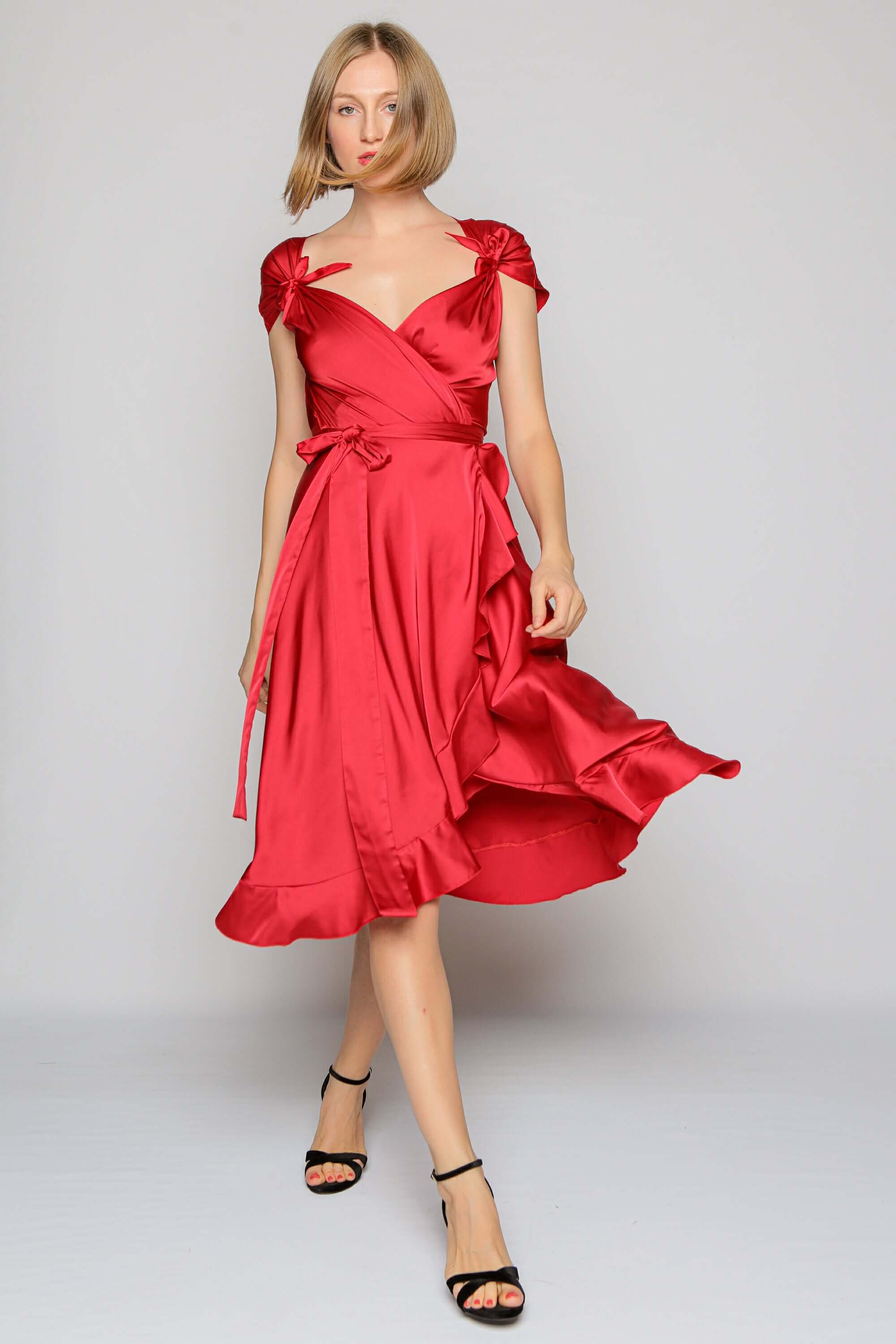 rochie rosie vaporoasa petrecuta