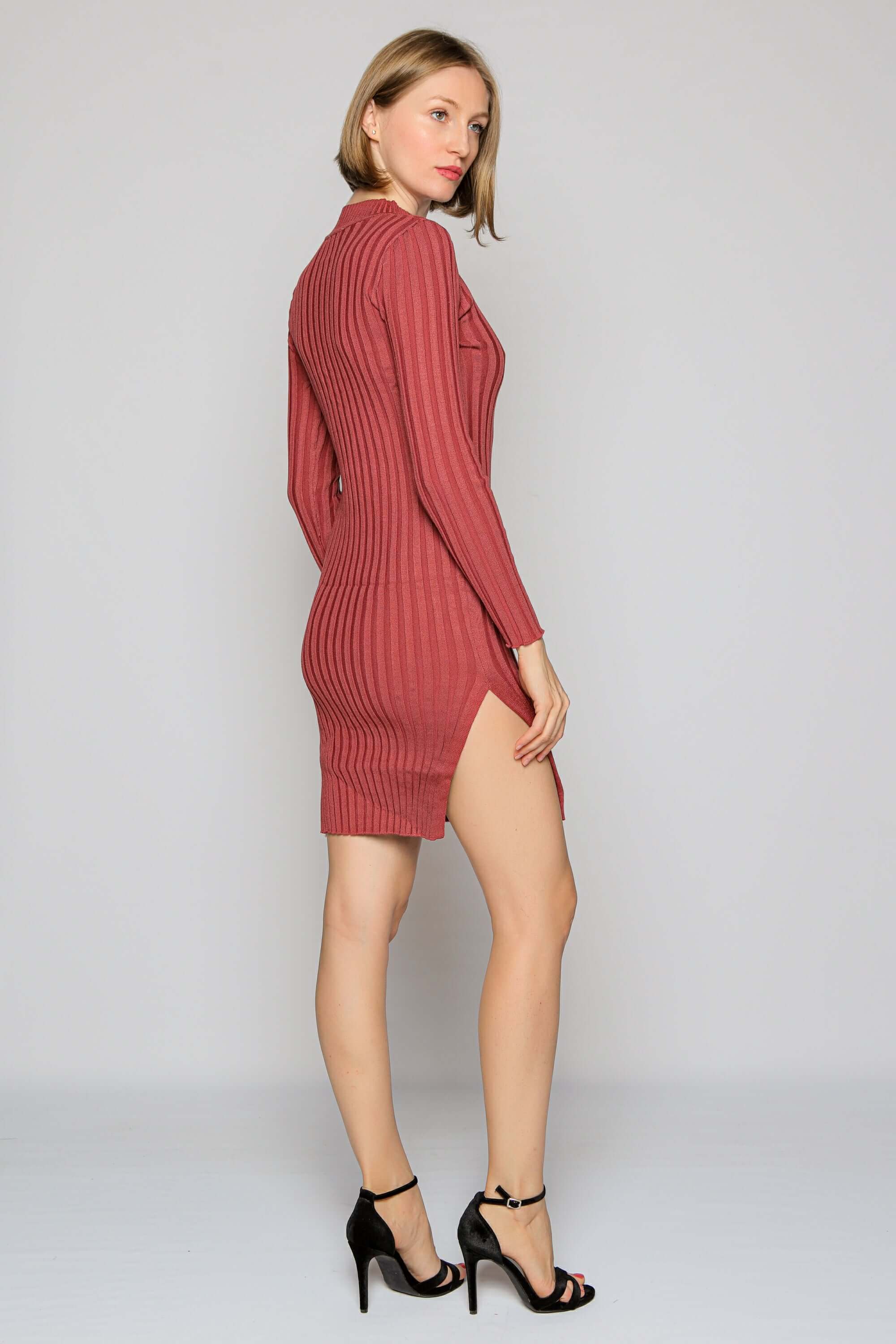 rochie rosie mulata mini pulover maneca lunga