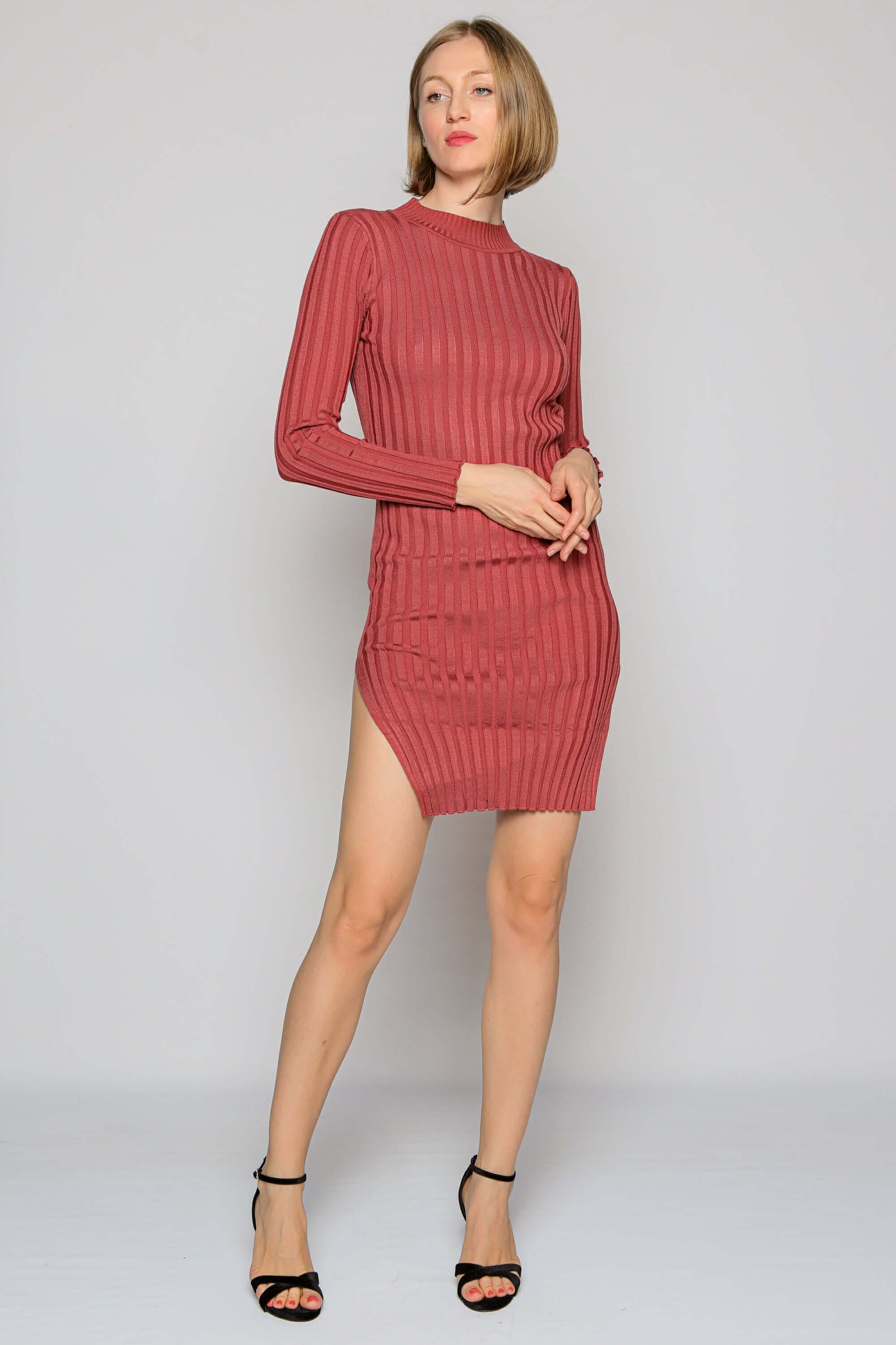 rochie rosie mulata mini pulover maneca lunga