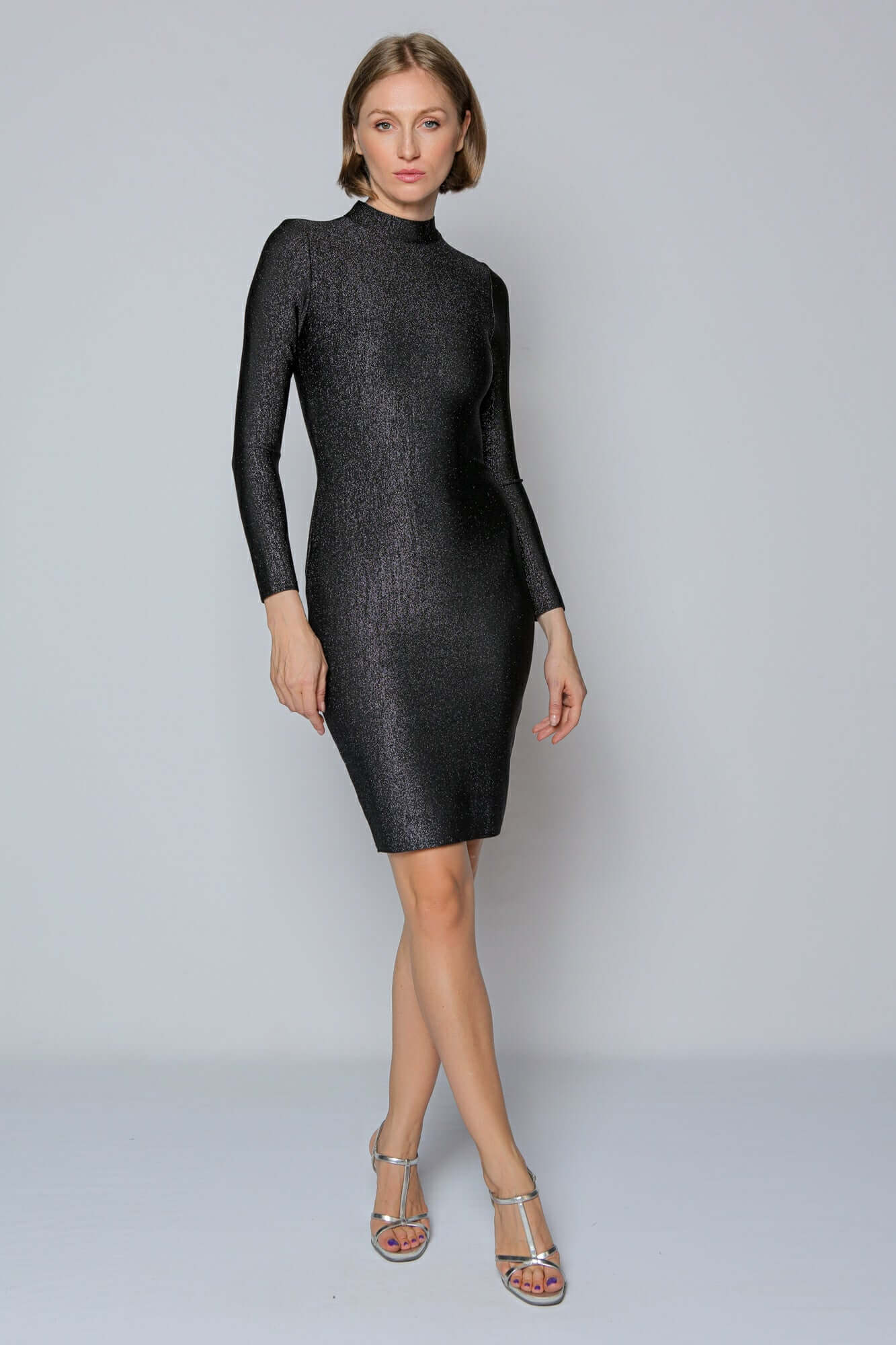 rochie neagra cu sclipici scurta mulata maneca lunga