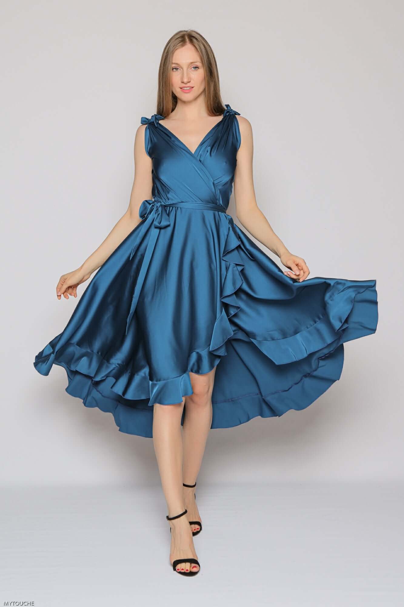 rochie turcoaz albastra vaporoasa petrecuta