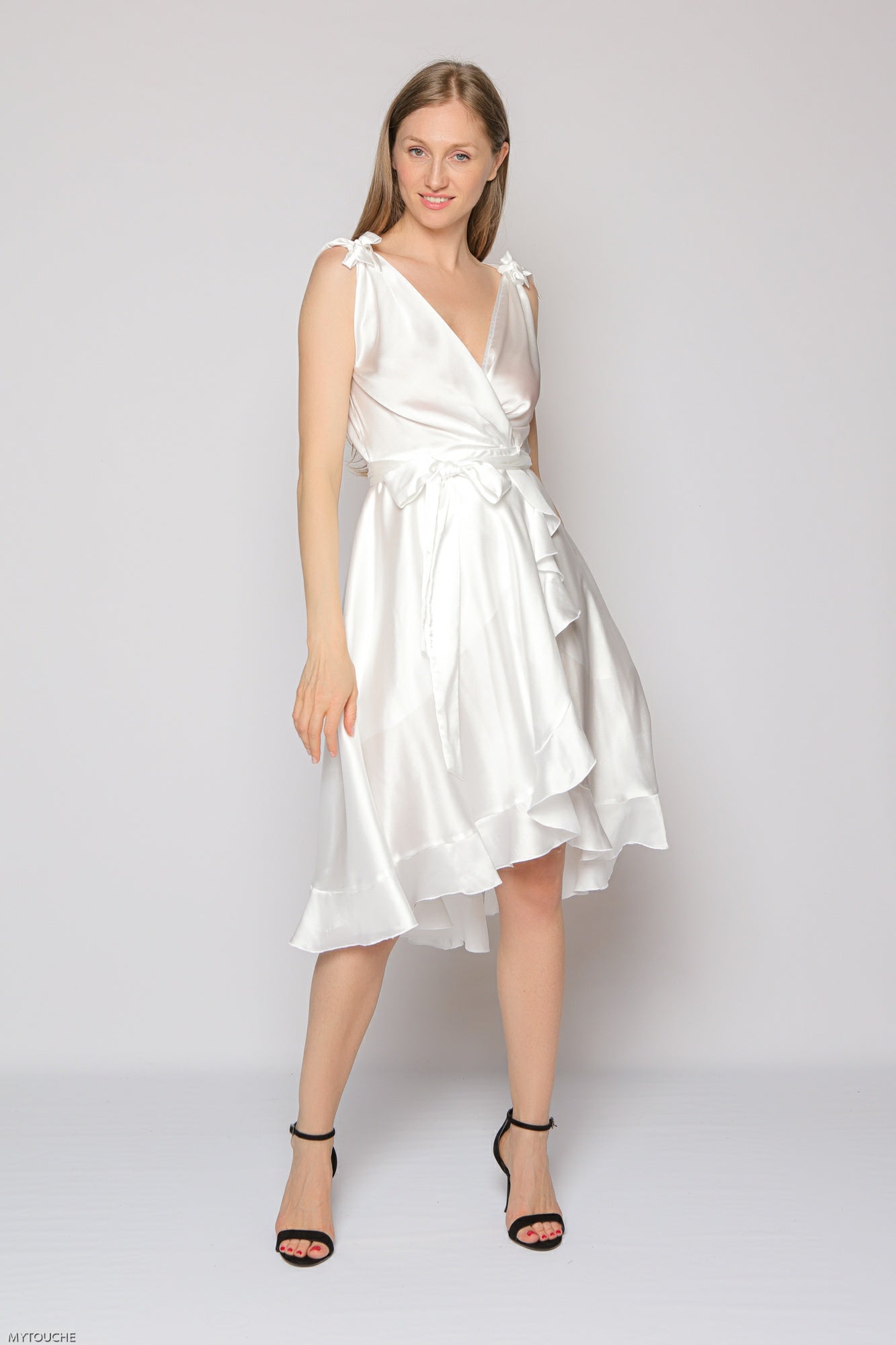 rochie alba vaporoasa petrecuta