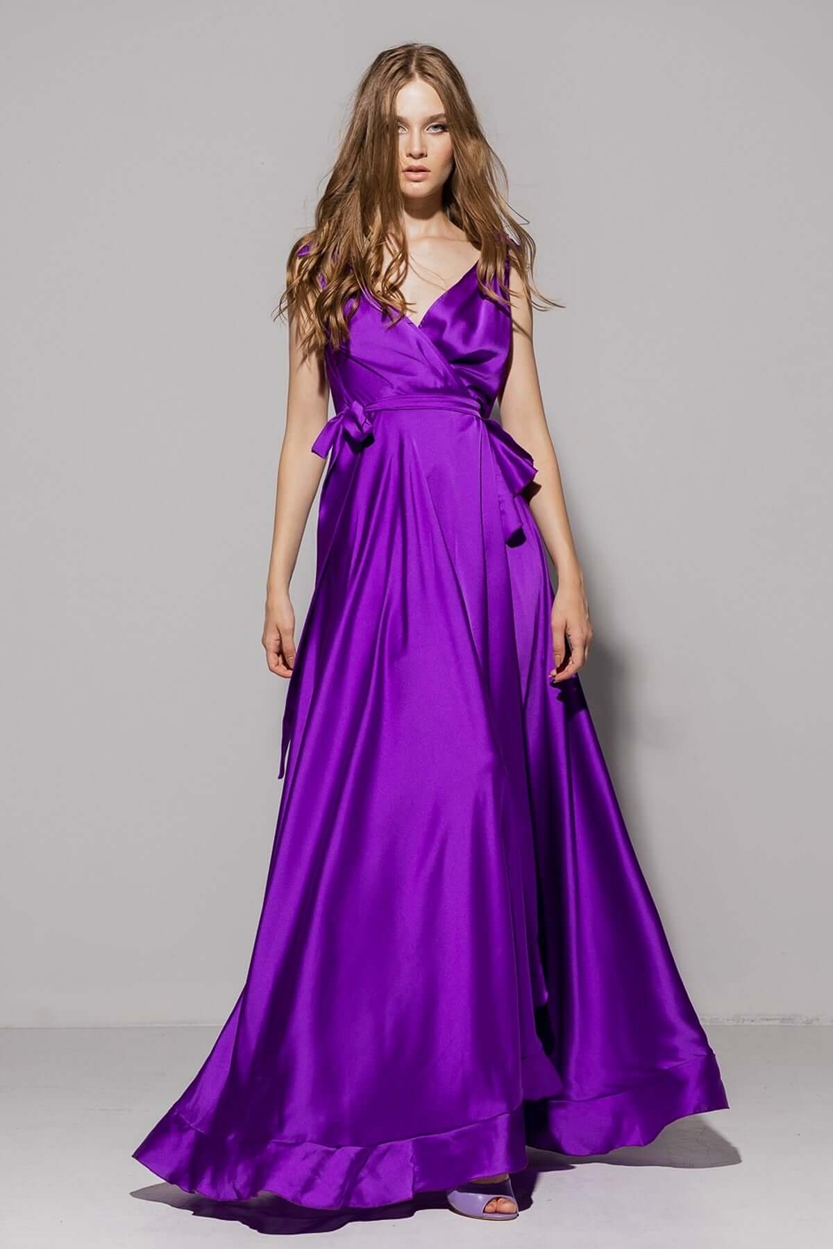 rochie lunga vaporoasa mov cu cordon si volanase