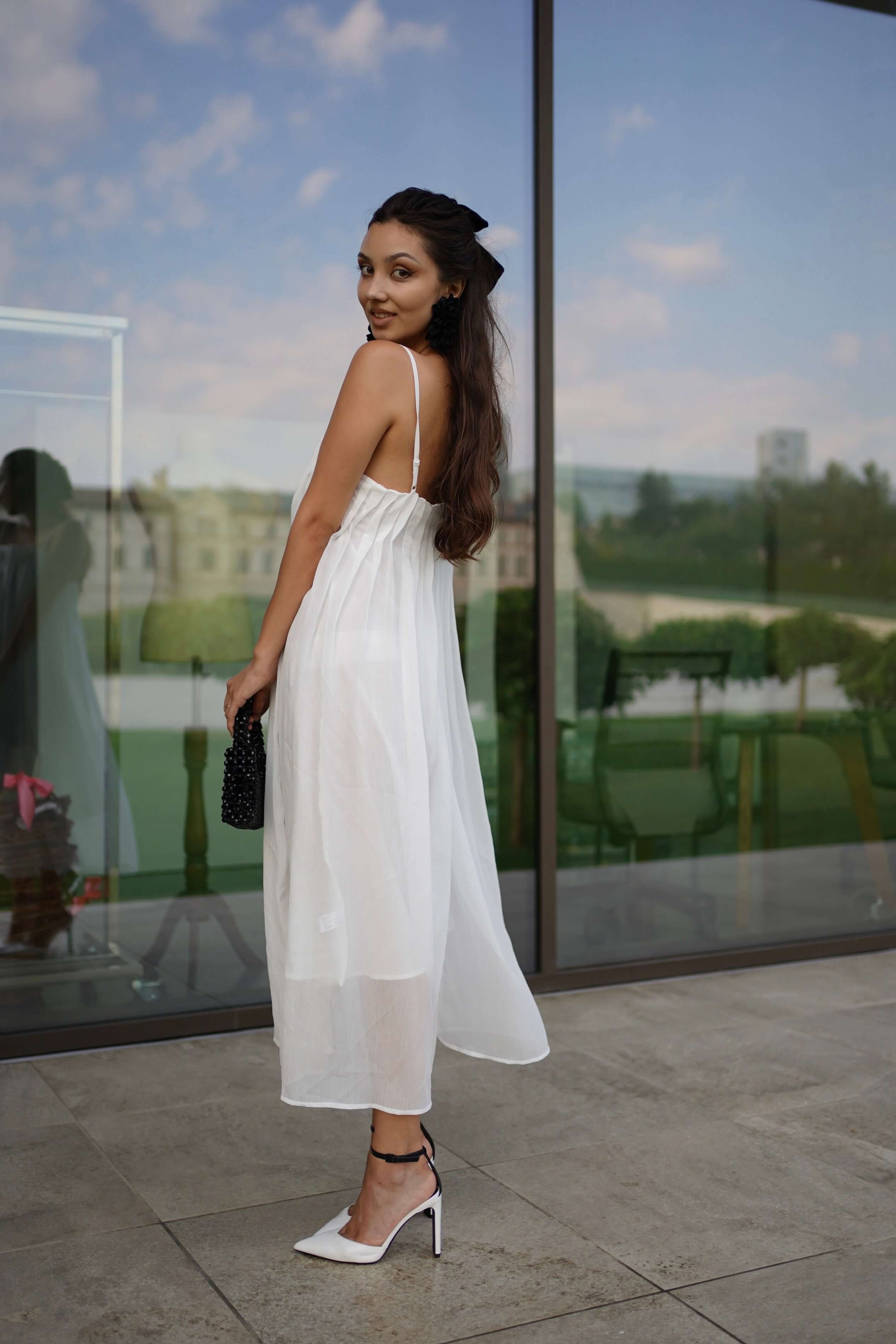 rochie alba lunga larga sclipitoare