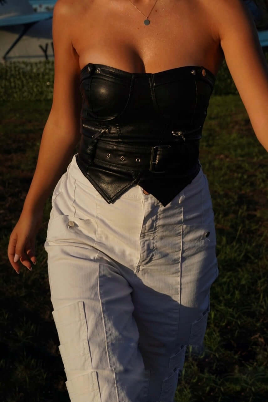 corset negru piele ecologica cu curea si catarame