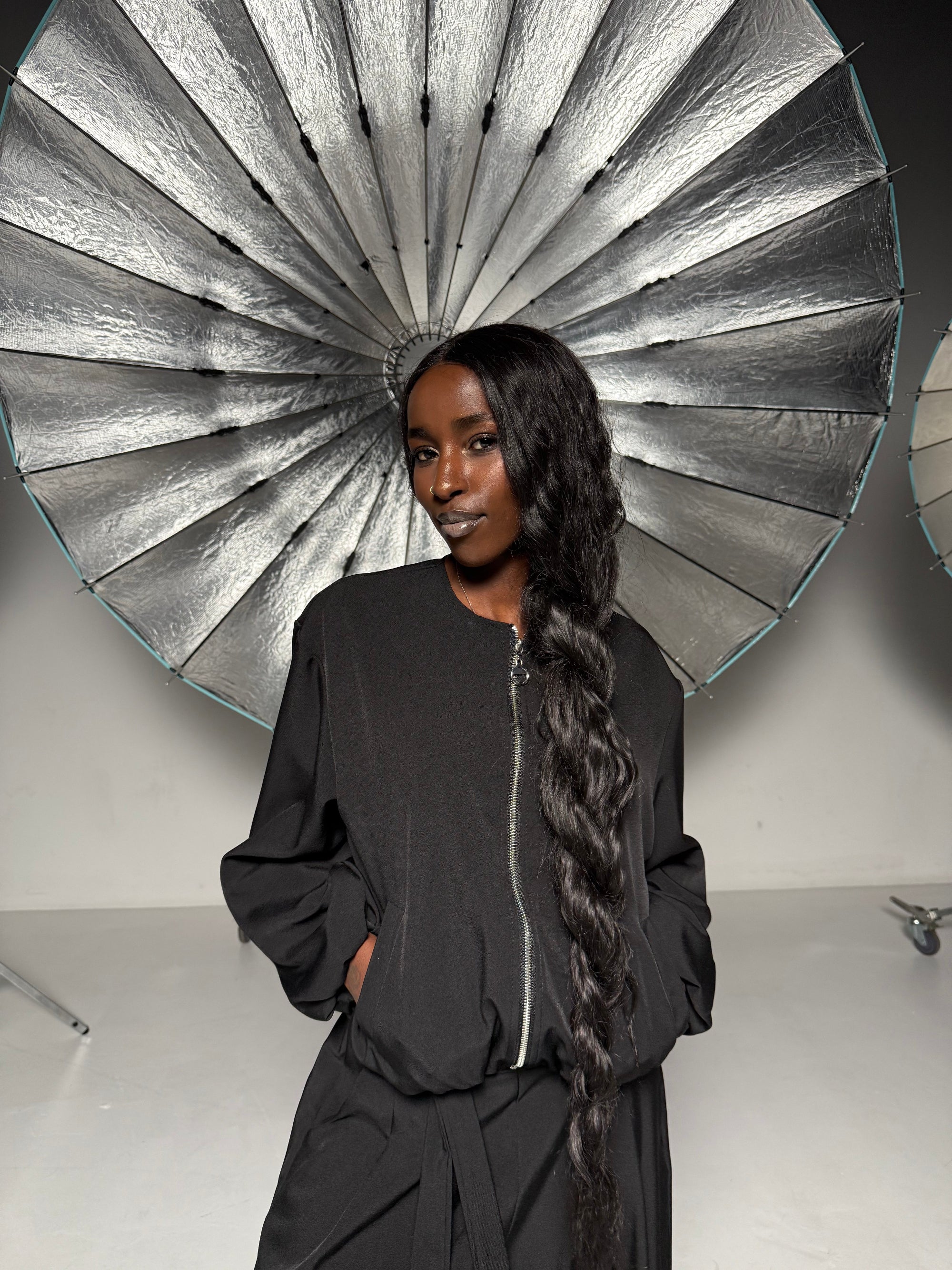 Costum Dama Elegant cu Jacheta Bomber si Pantaloni Palazzo, Negru VOYAGEUSE