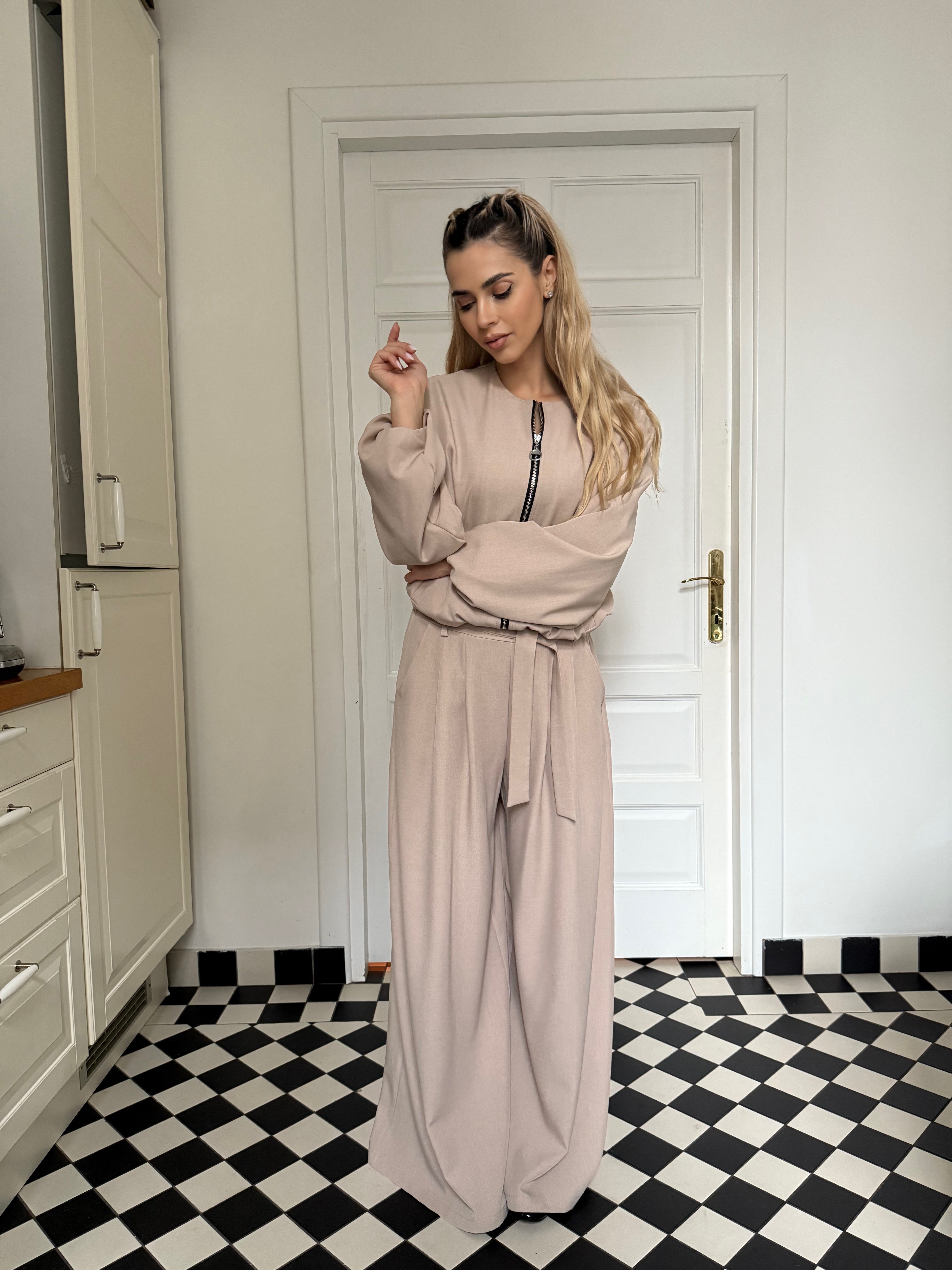 Costum Dama Elegant cu Jacheta Bomber si Pantaloni Palazzo Beige VOYAGEUSE