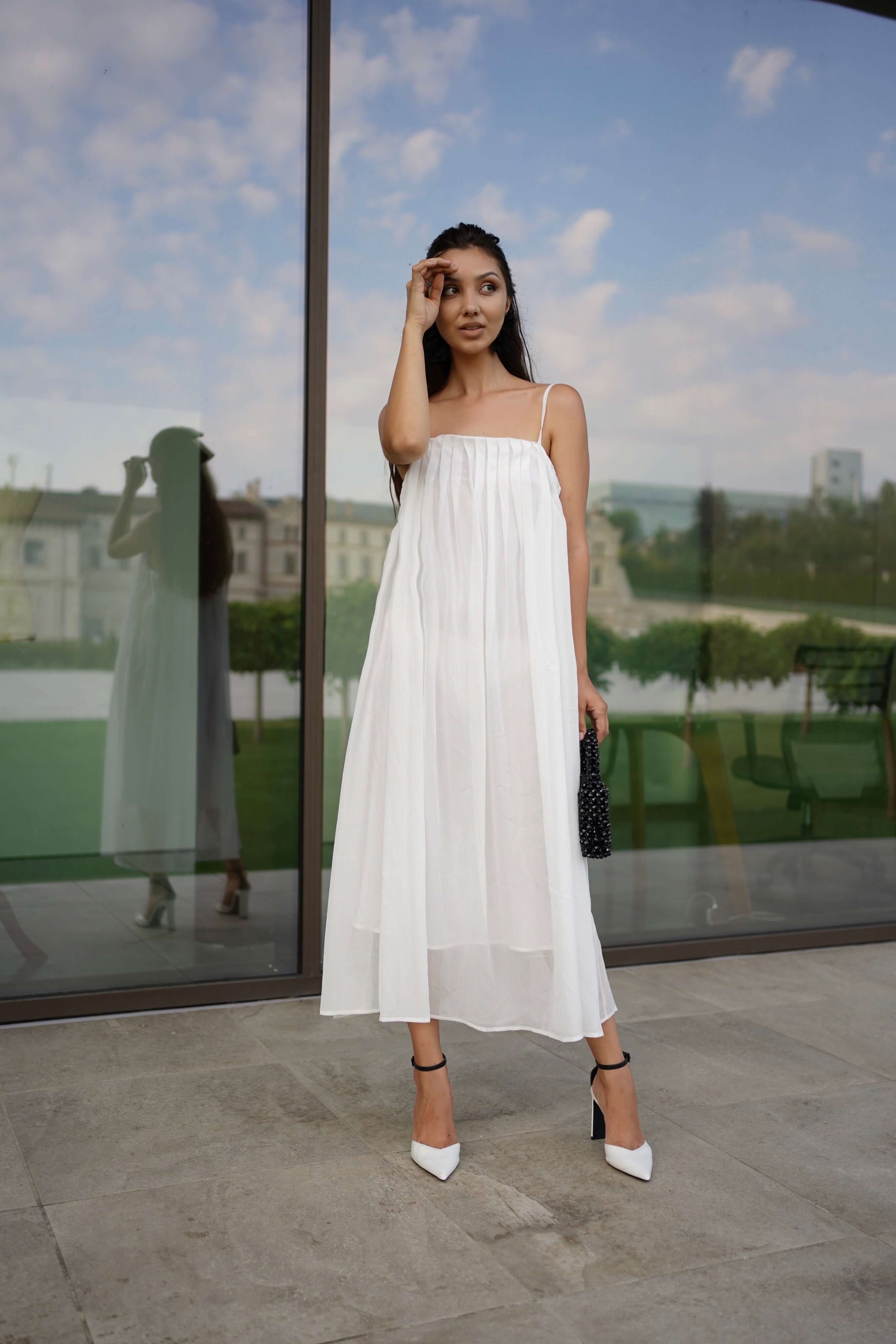 rochie alba lunga larga sclipitoare