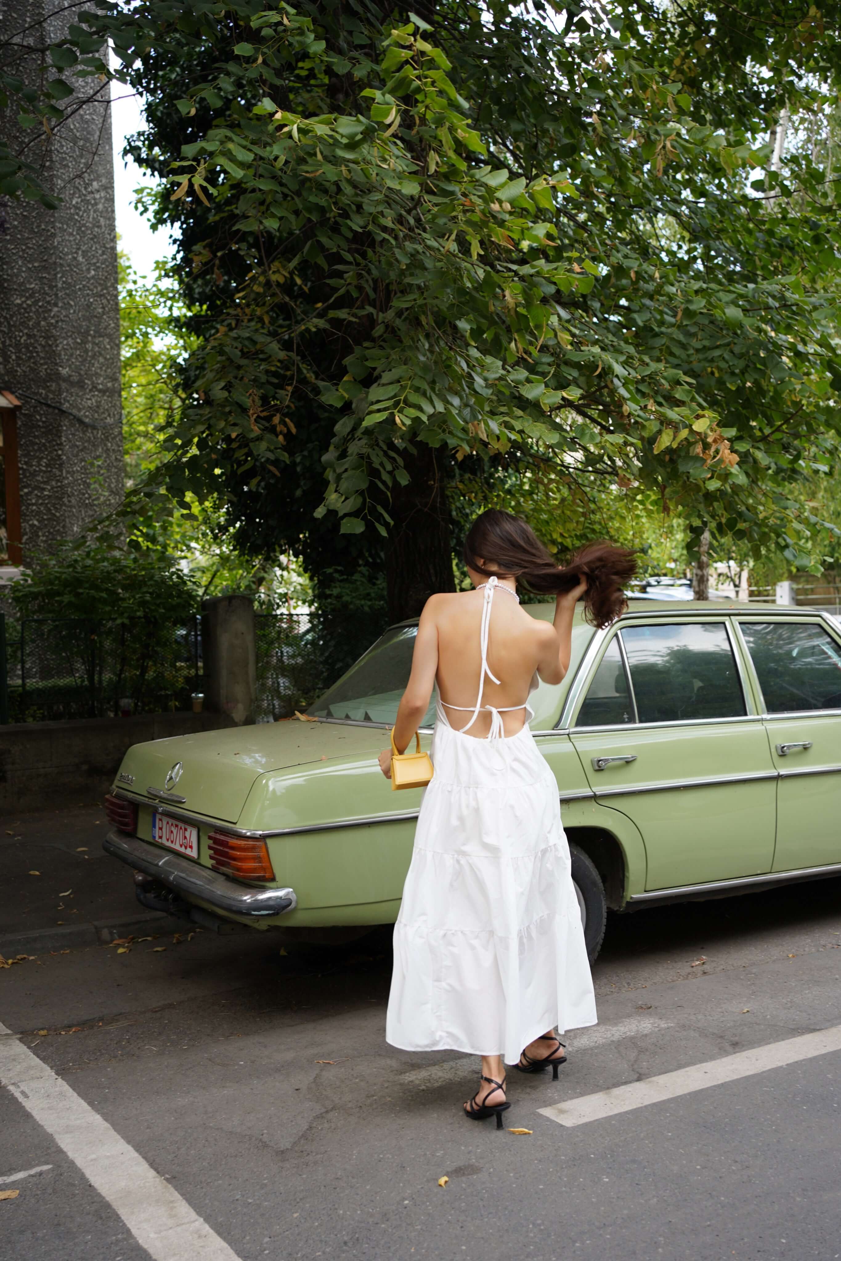 rochie alba lunga spate gol