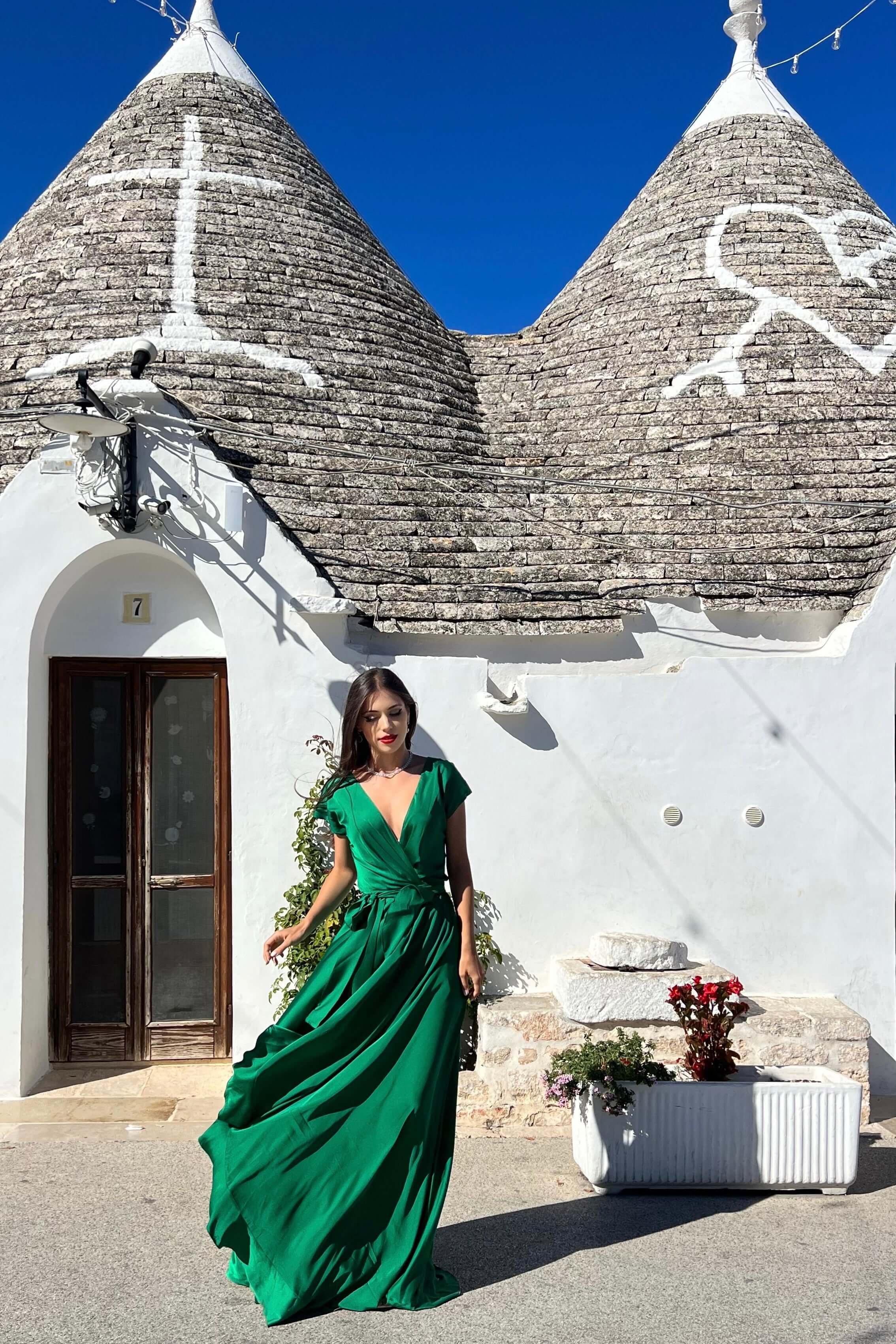 rochie lunga verde vaporoasa cu cordon si volanase