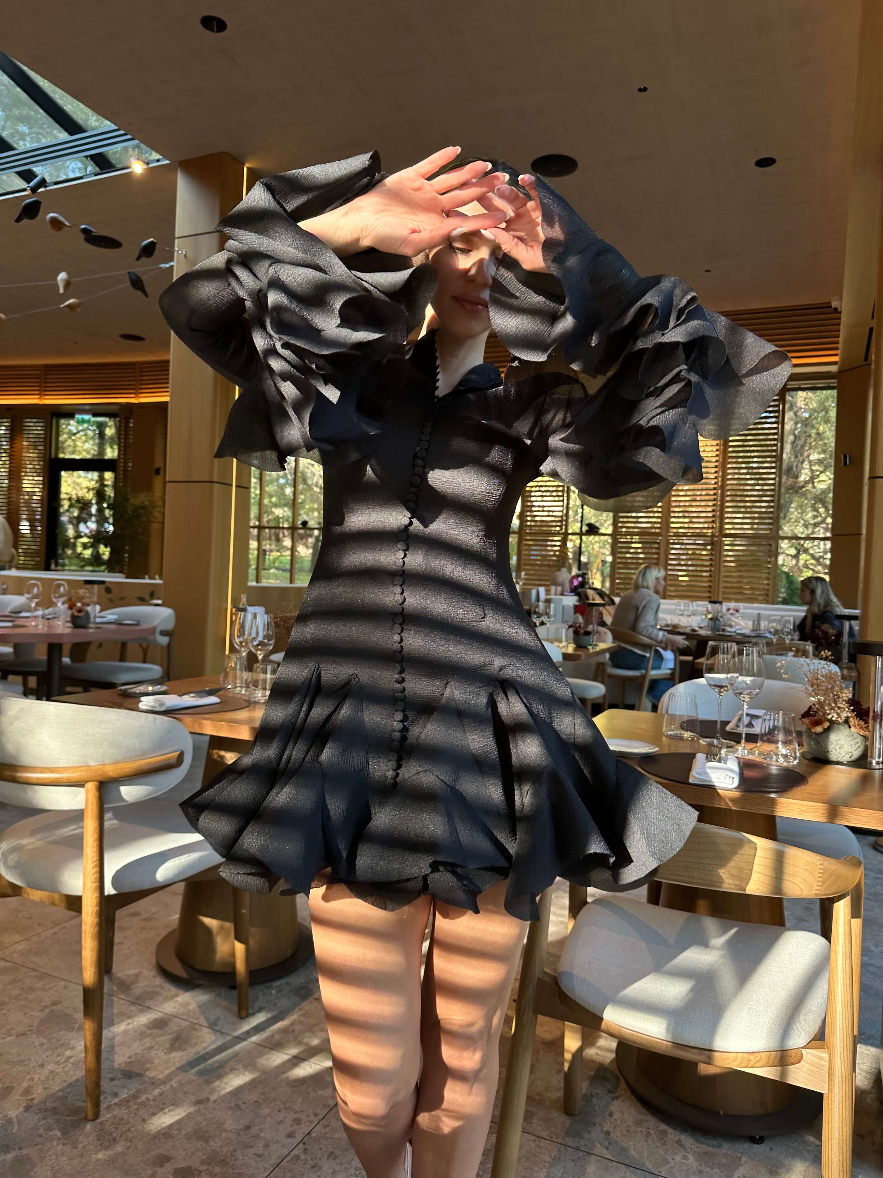 Rochie Mini Neagra cu Volane, Swan