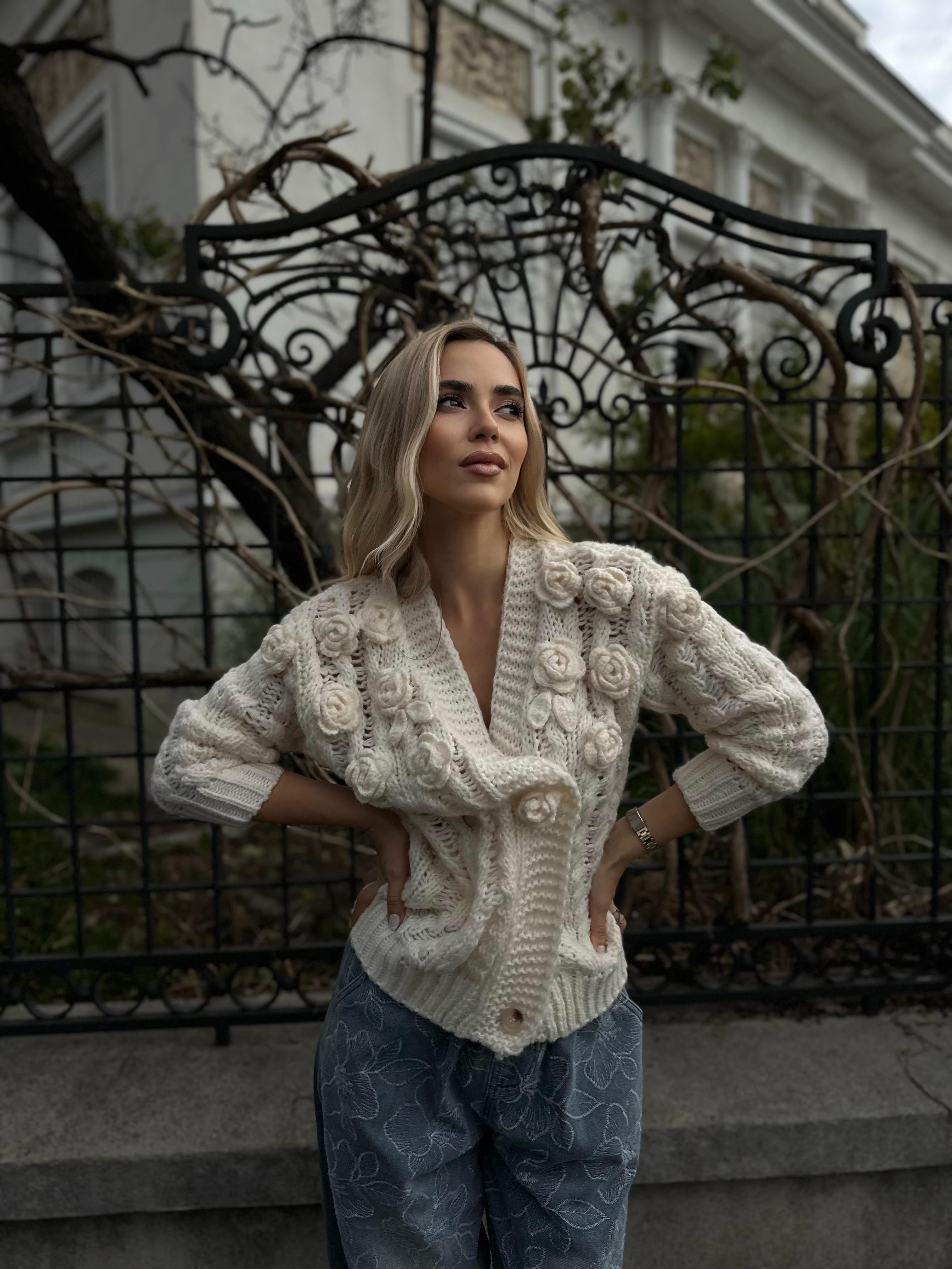 Knitted Sweater with Roses, Ivory - Roseline