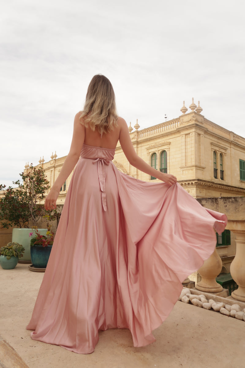 rochie lunga vaporoasa roz