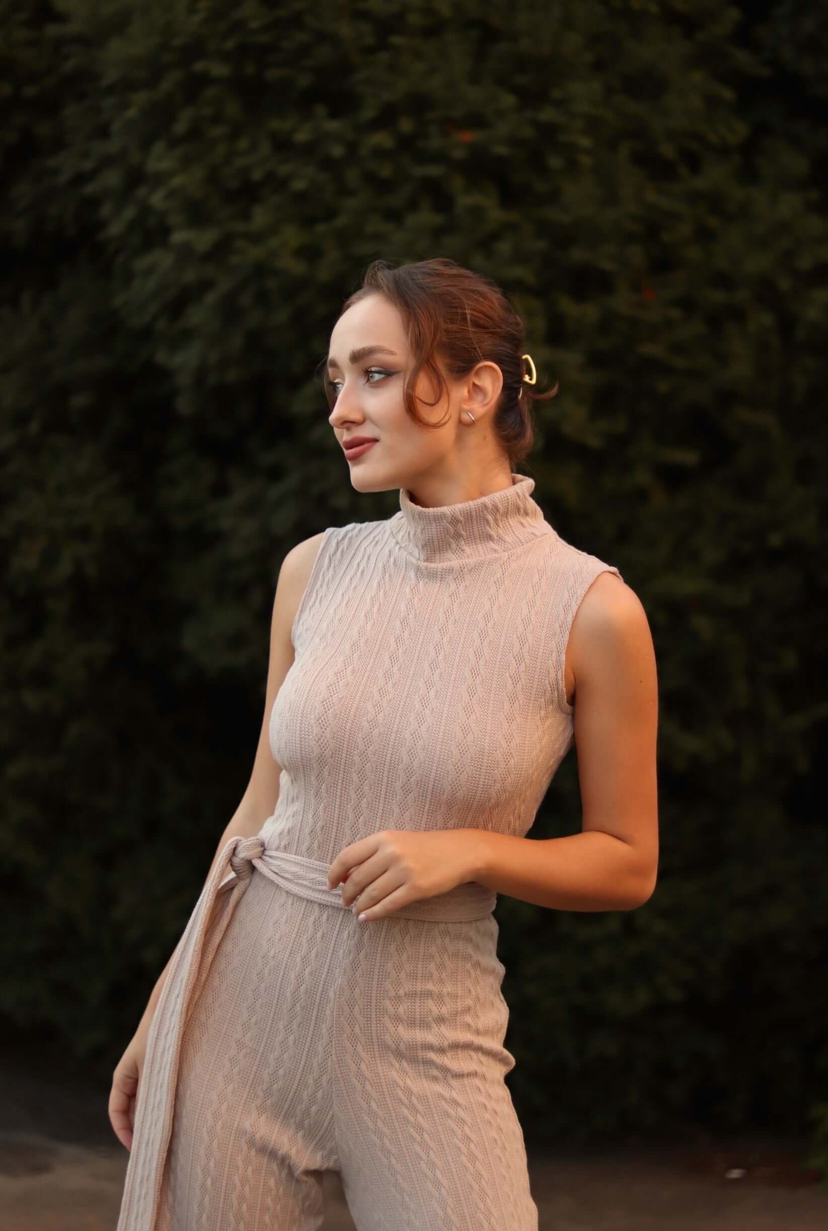 salopeta crem bej crosetata pantaloni lungi