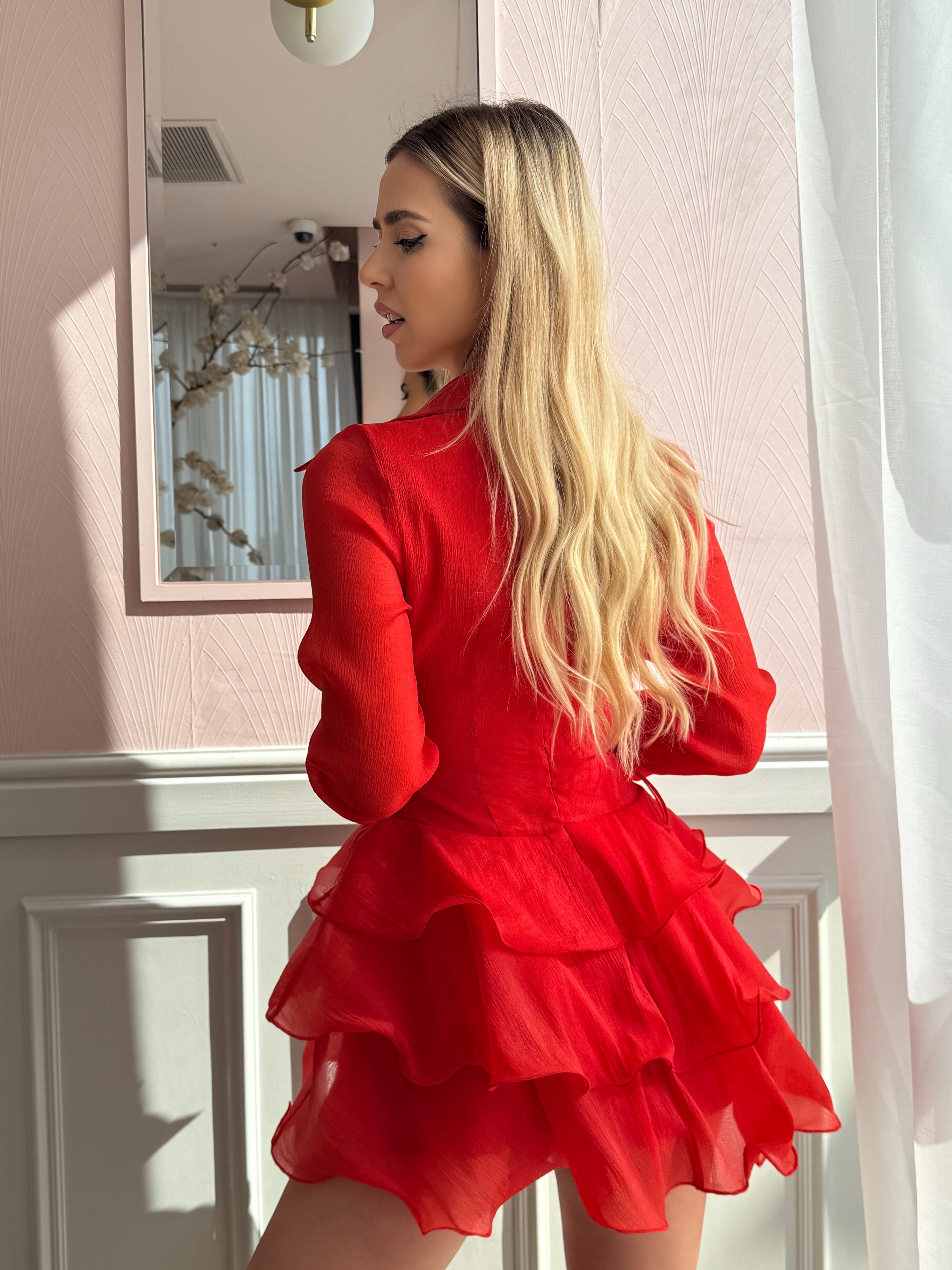 Rochie mini din voal roșu cu volane romantice și trandafir sculptural, Rosalie