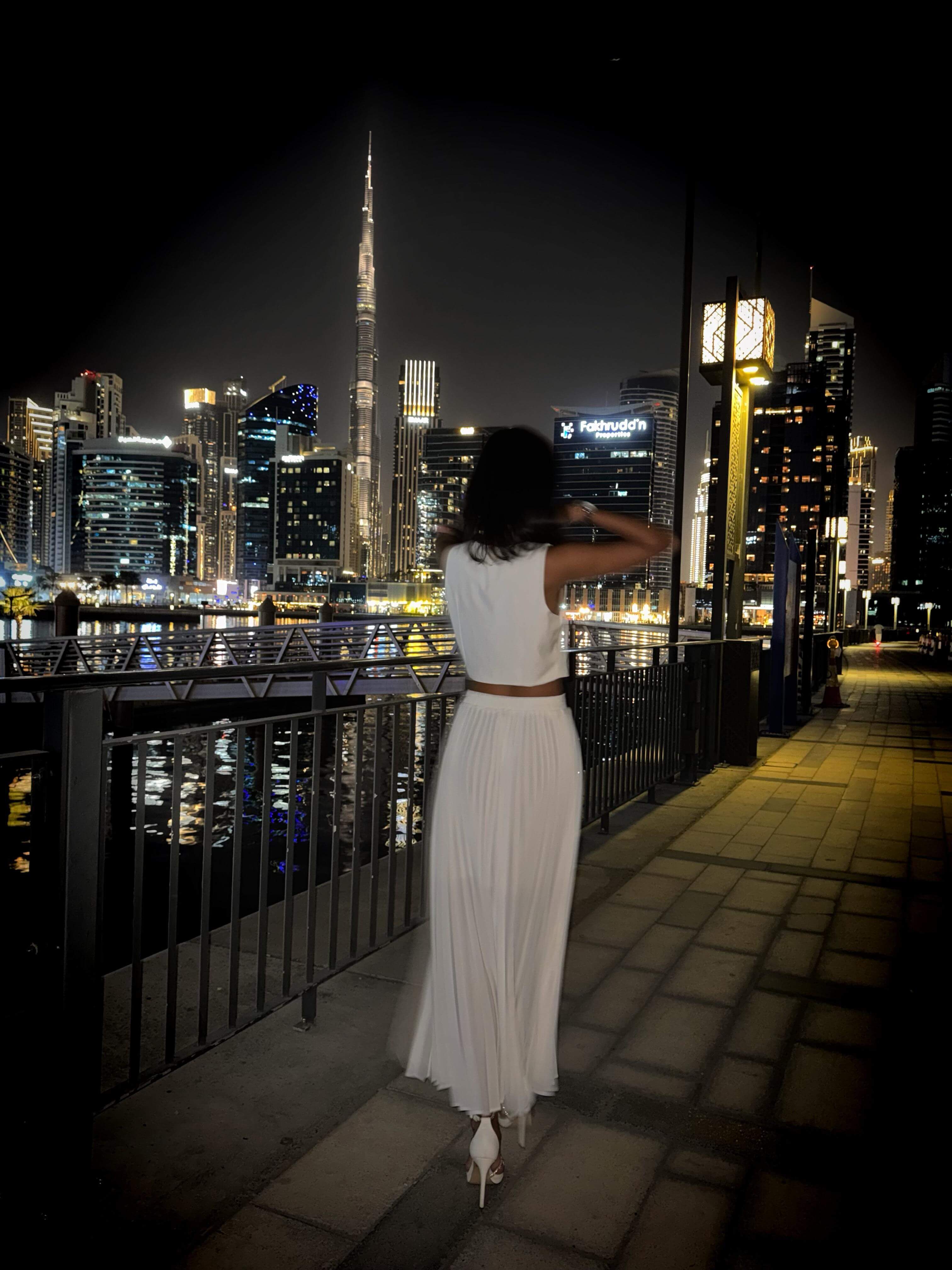 Set cu Vesta si Fusta Plisata, Alb, Muse