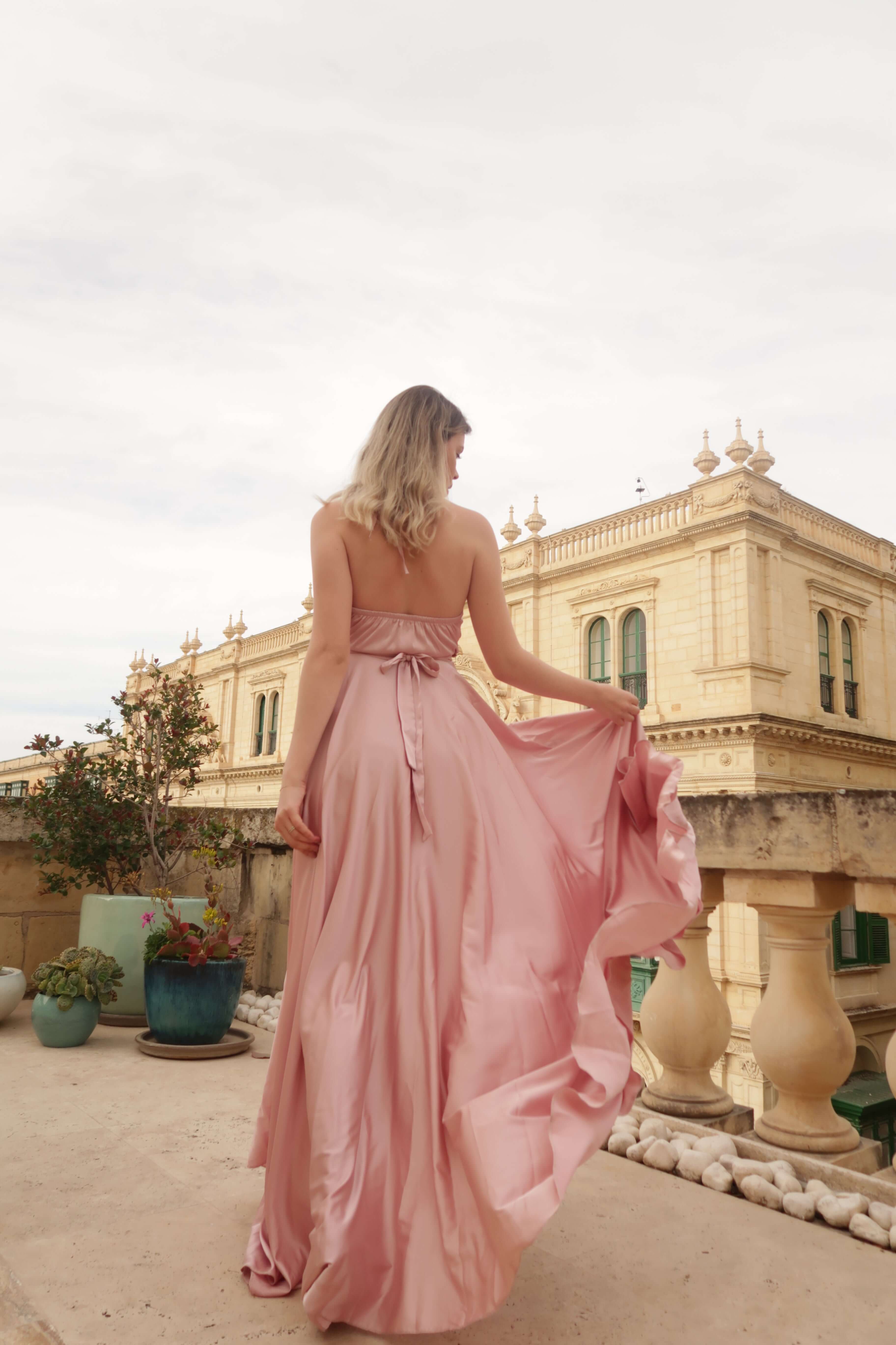 rochie lunga vaporoasa roz