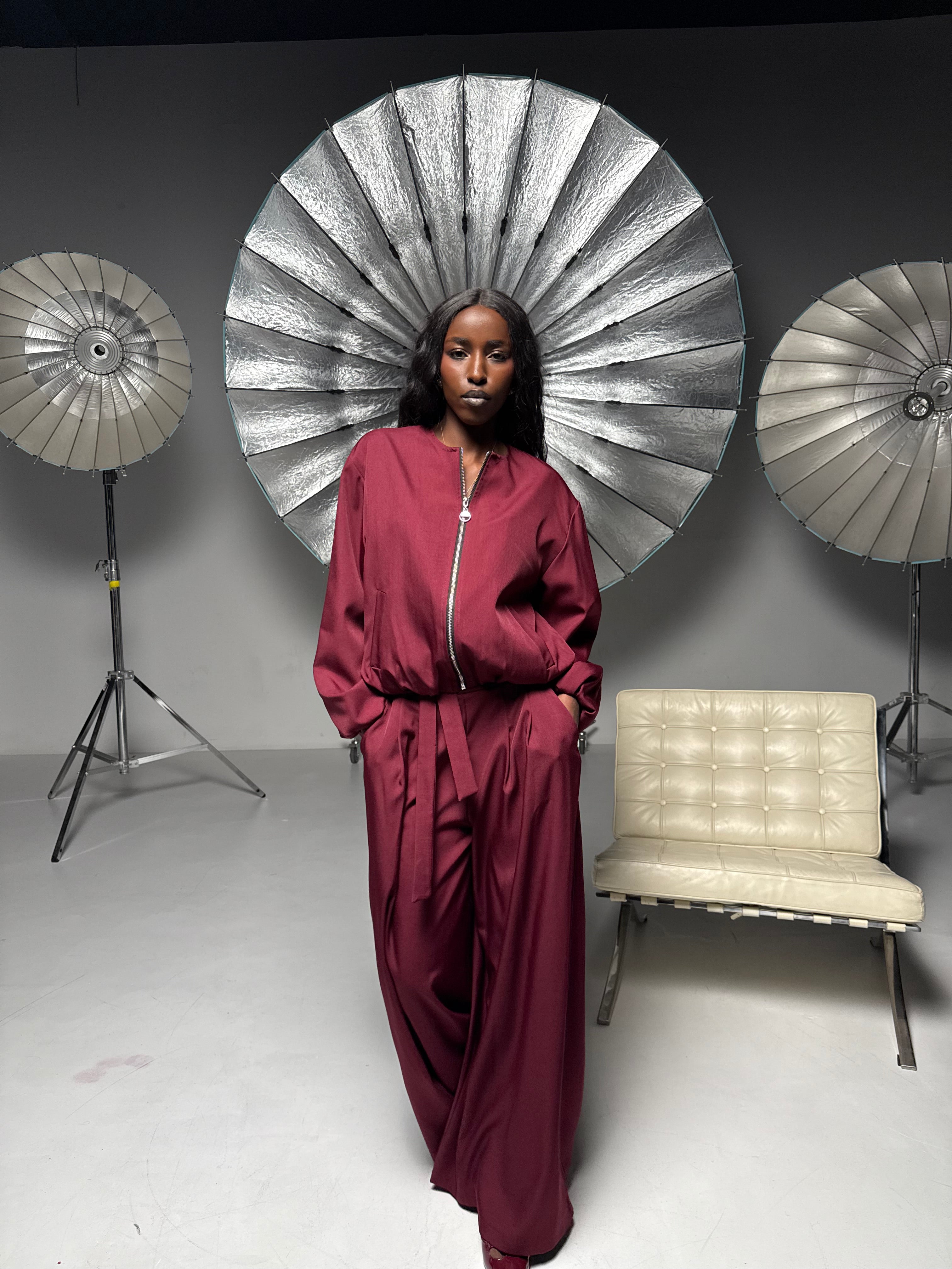 Costum Dama Elegant cu Jacheta Bomber si Pantaloni Palazzo Burgundy VOYAGEUSE