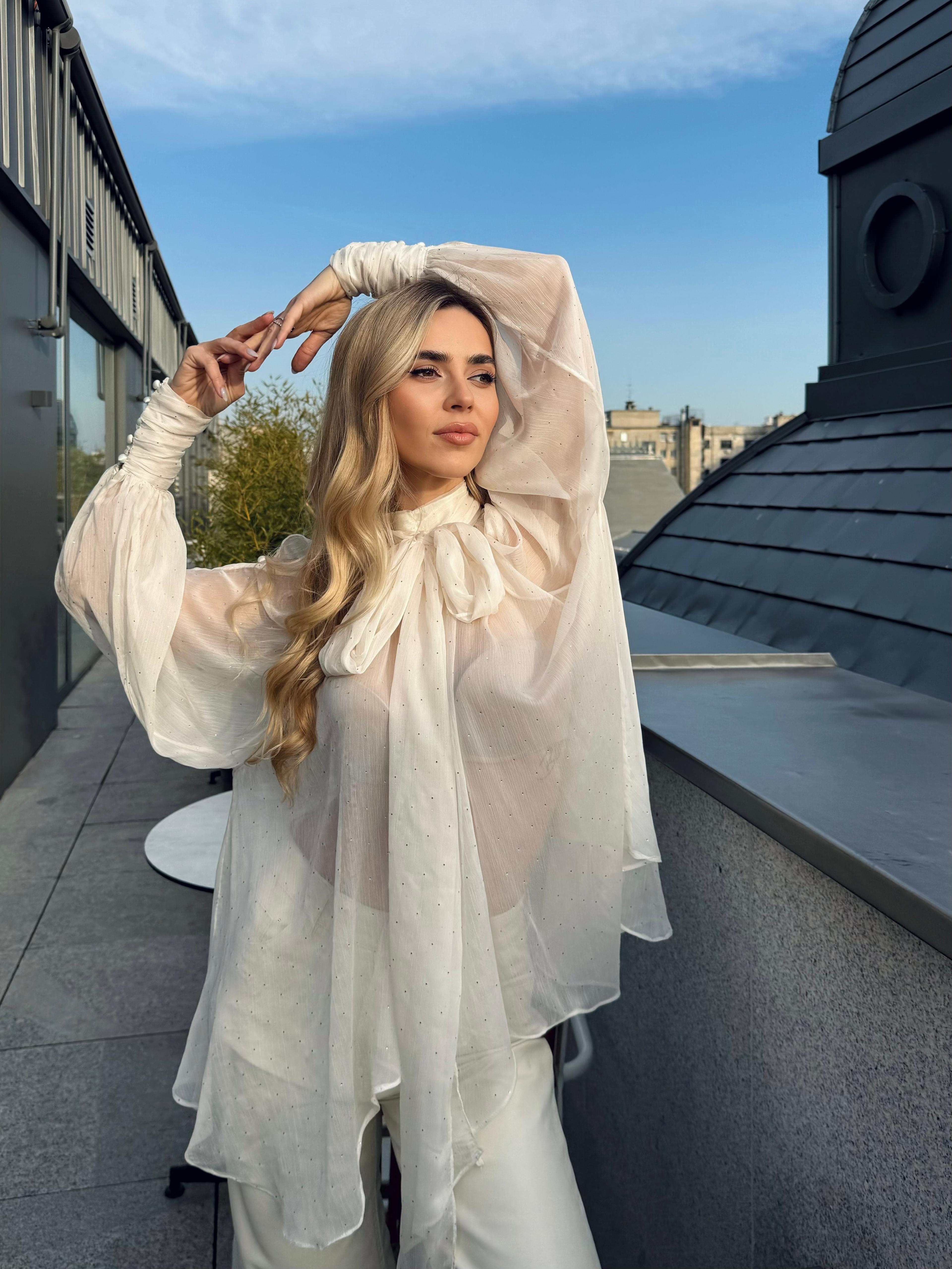 Bluză din voal ivory cu micro-cristale și mâneci ample, Angeline