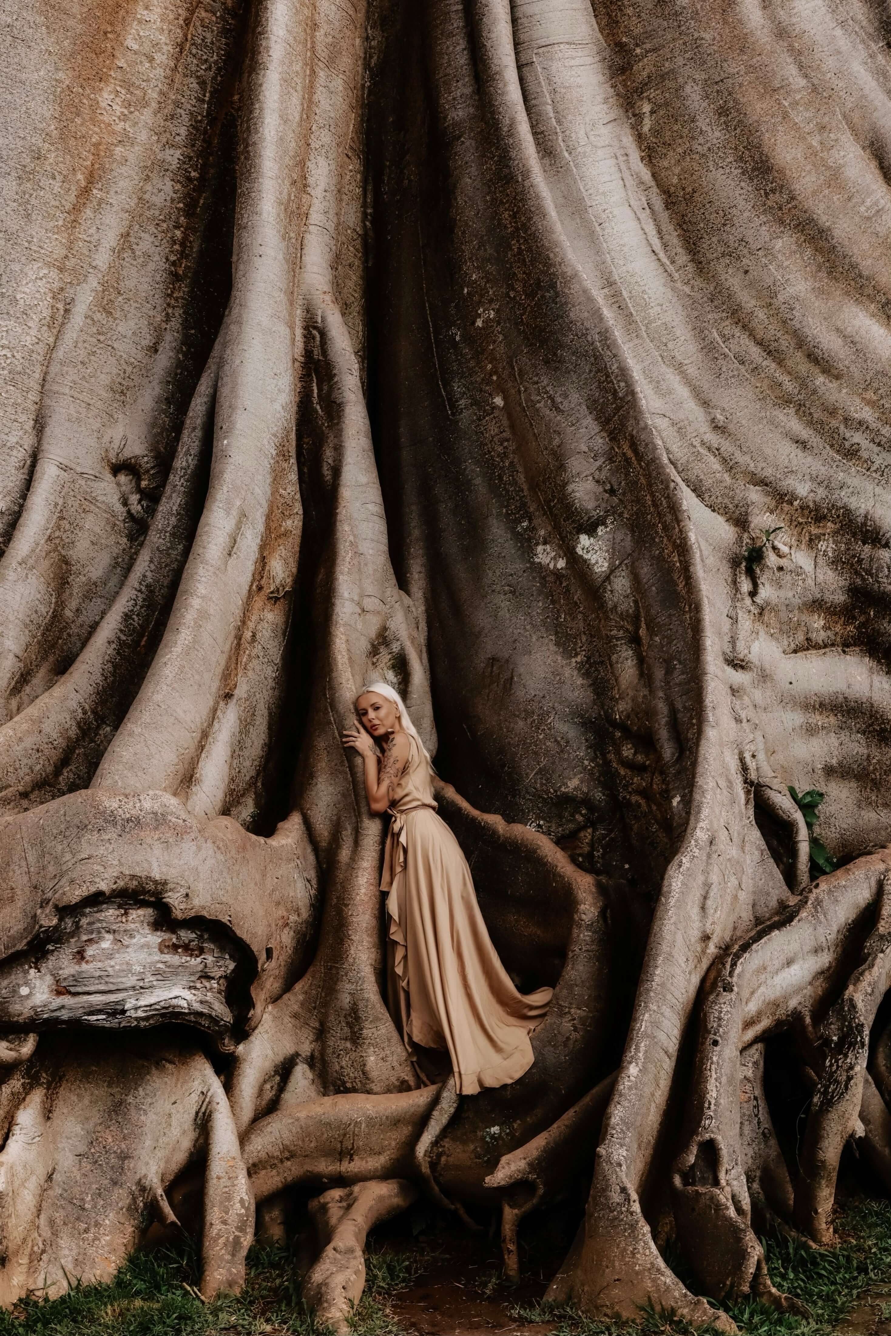 rochie lunga vaporoasa cordon in talie si volanase