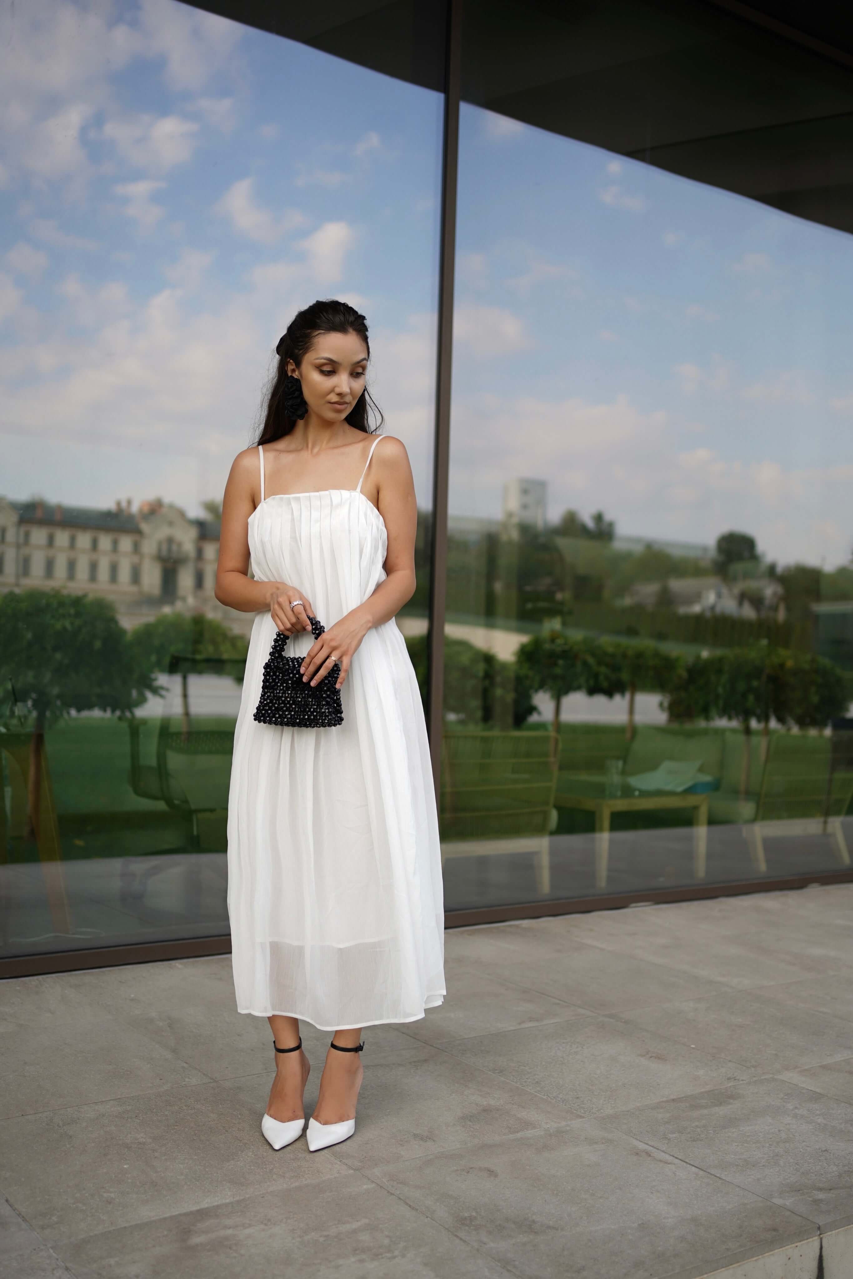 rochie alba lunga larga sclipitoare