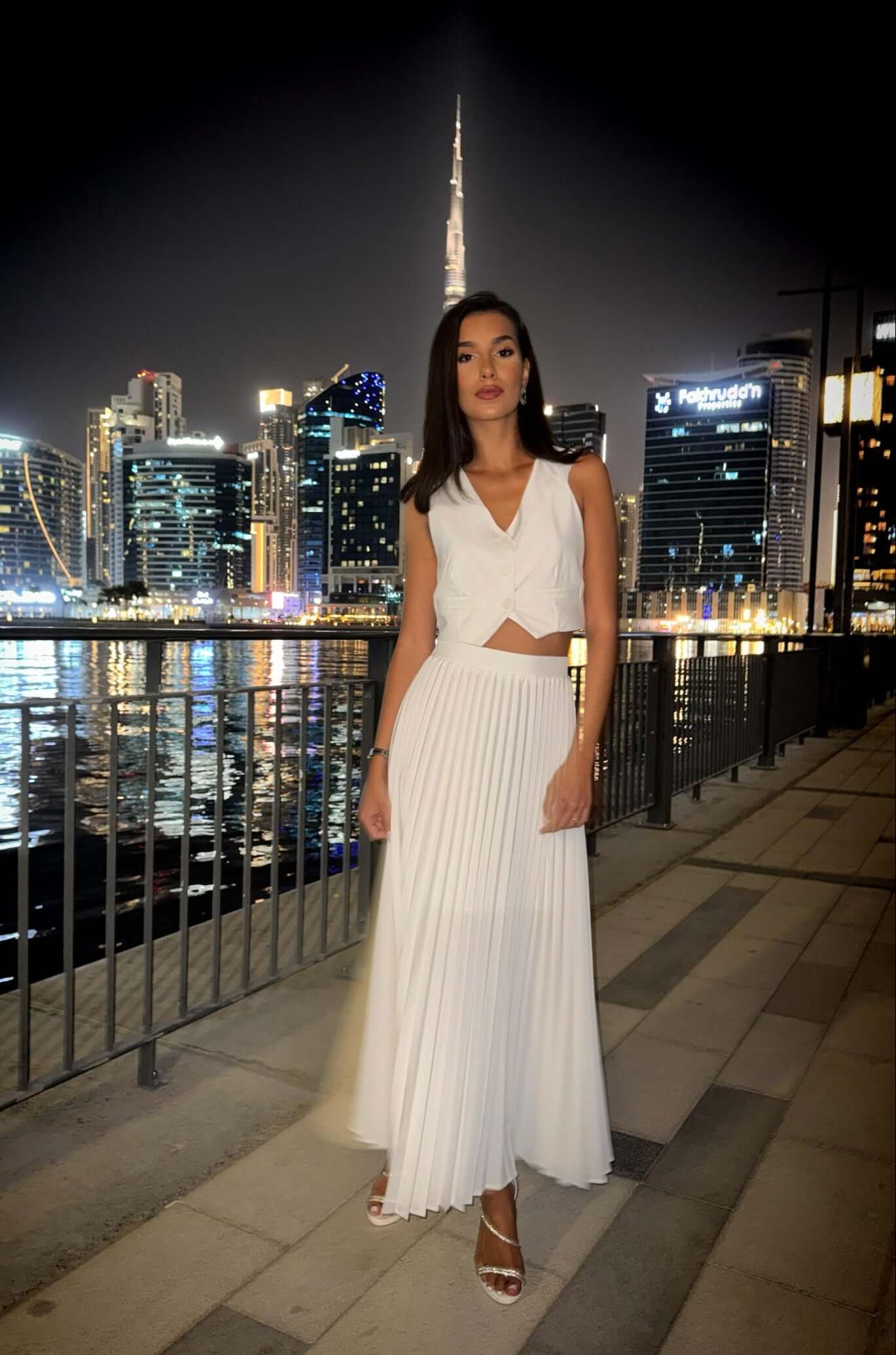 Set cu Vesta si Fusta Plisata, Alb, Muse