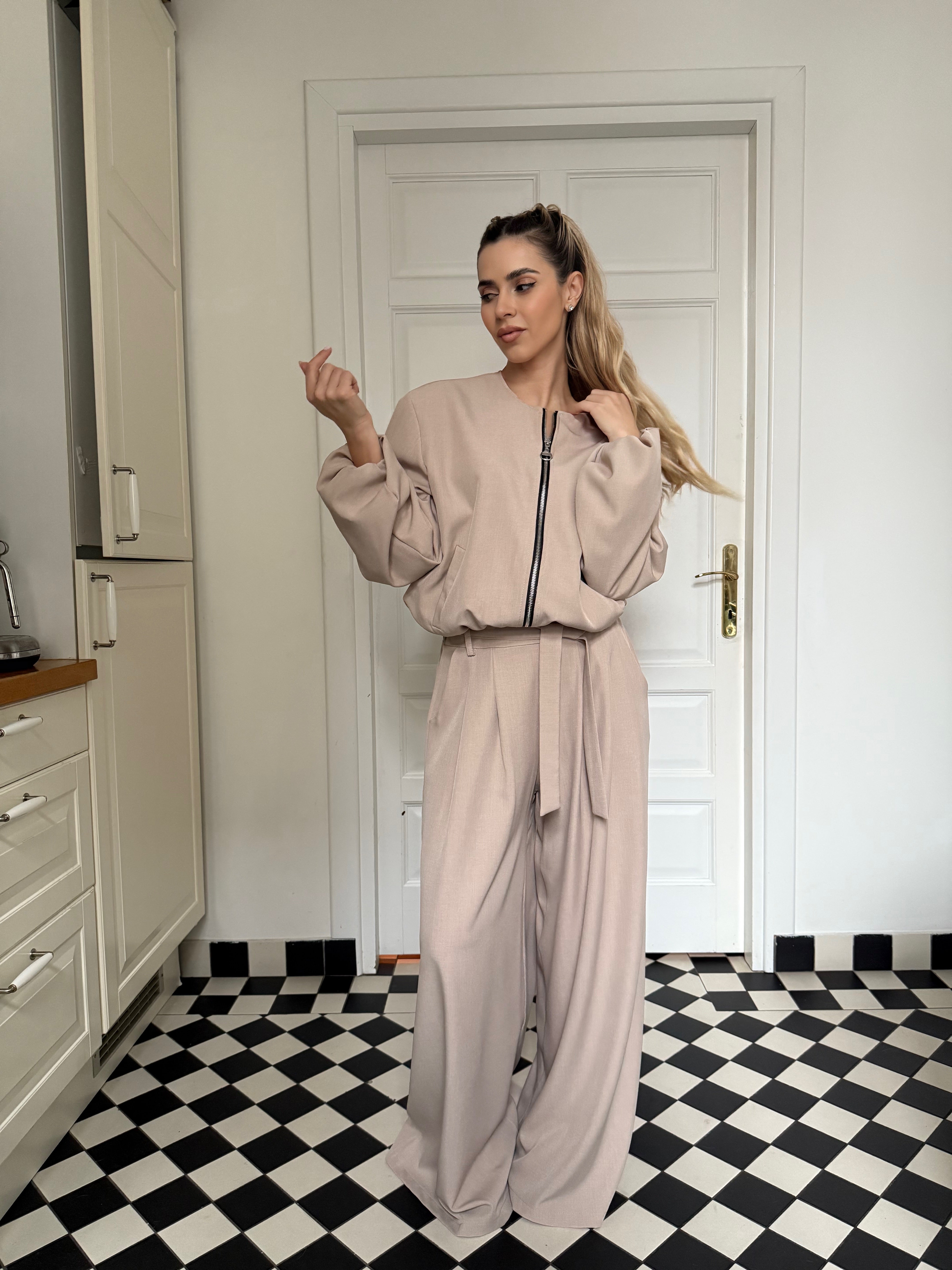 Costum Dama Elegant cu Jacheta Bomber si Pantaloni Palazzo Beige VOYAGEUSE