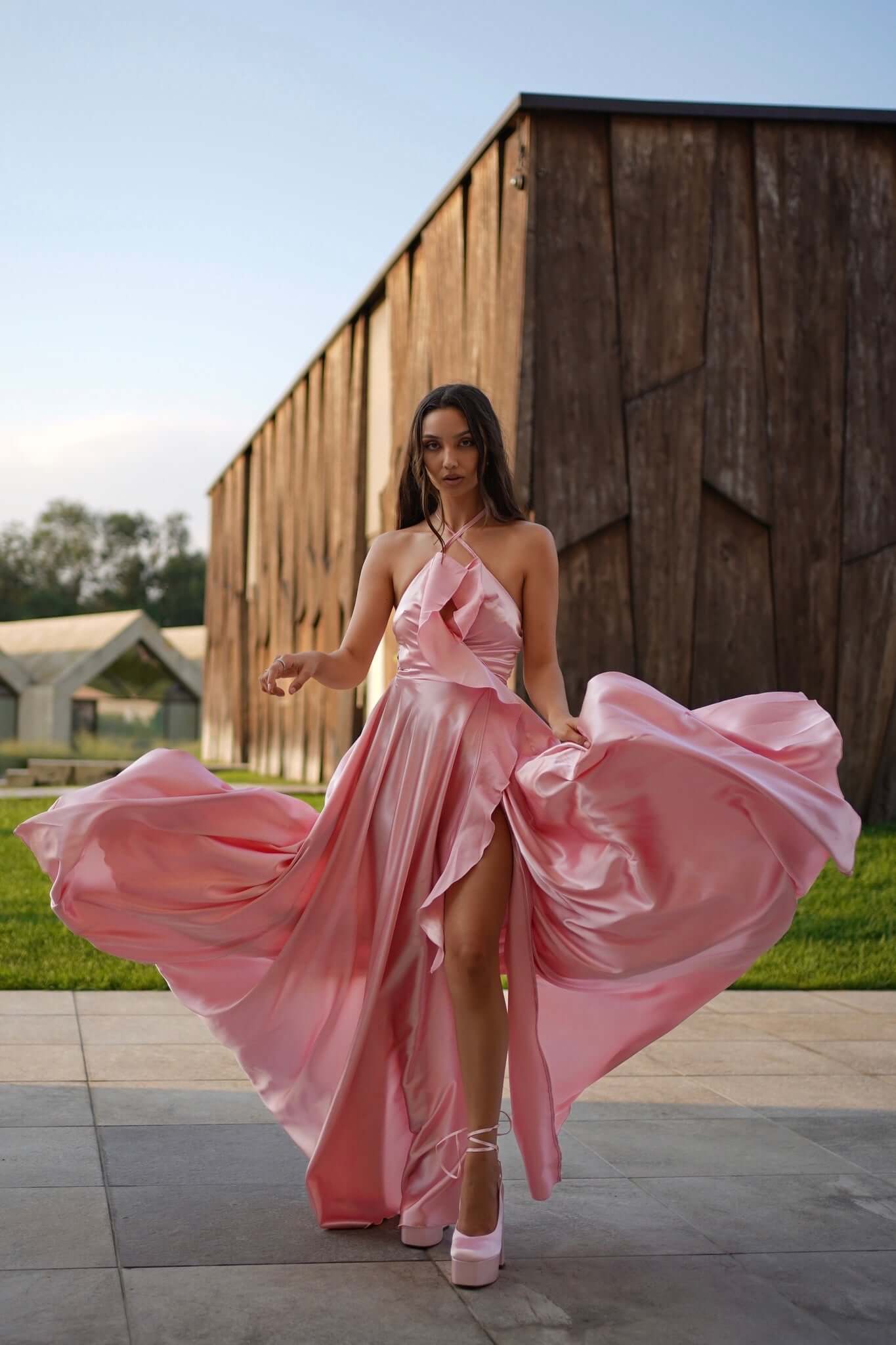 rochie lunga vaporoasa roz