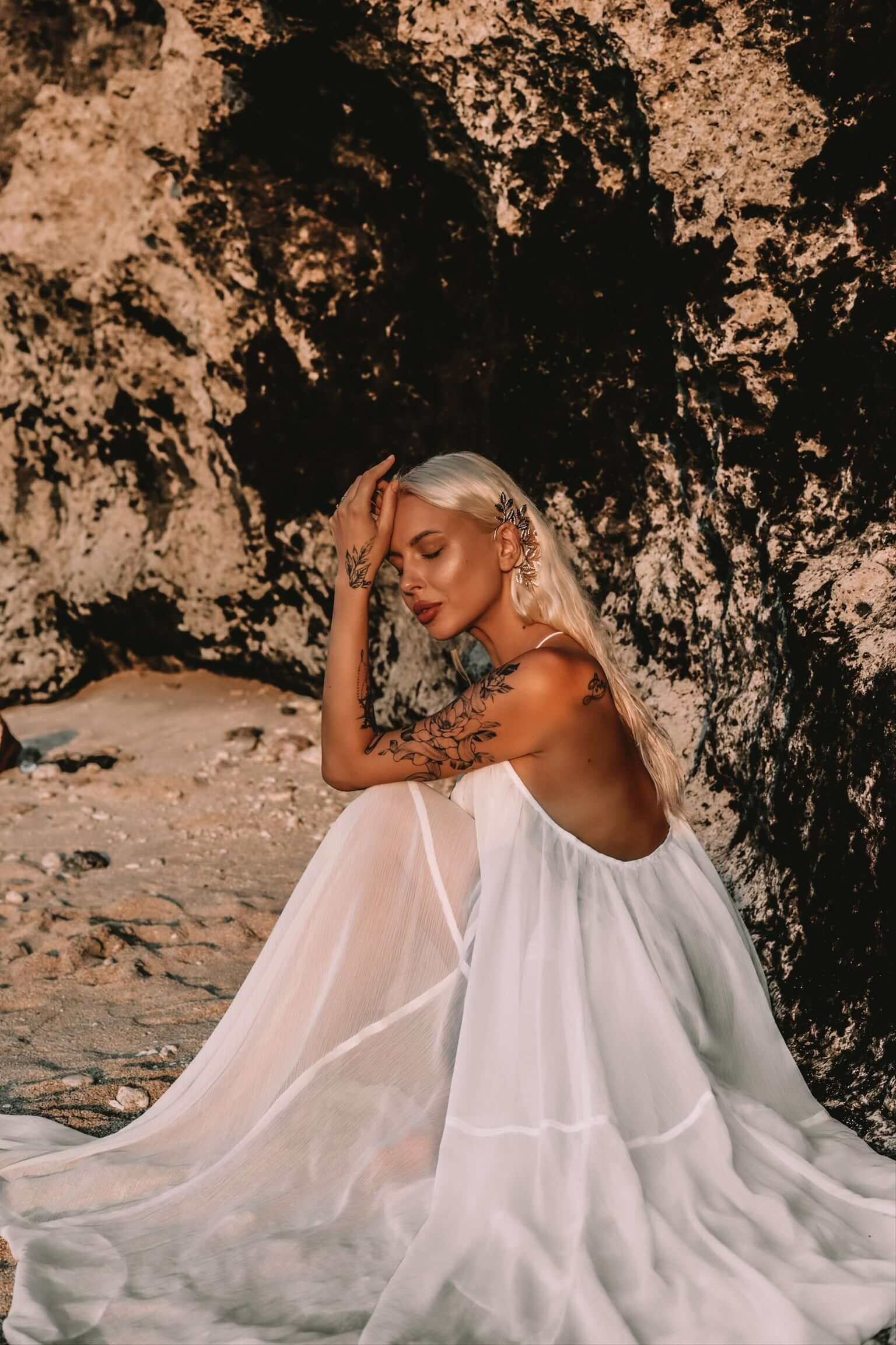 rochie lunga alba vaporoasa