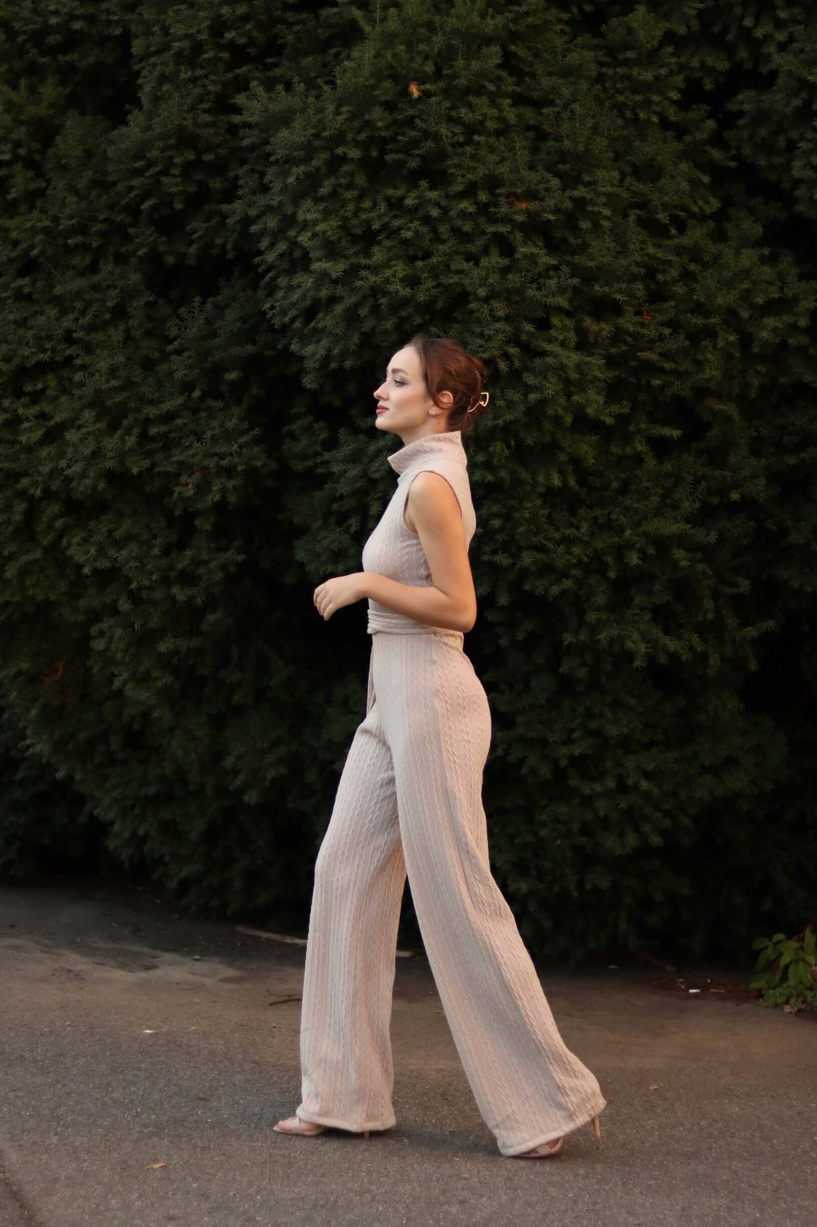 salopeta crem bej crosetata pantaloni lungi