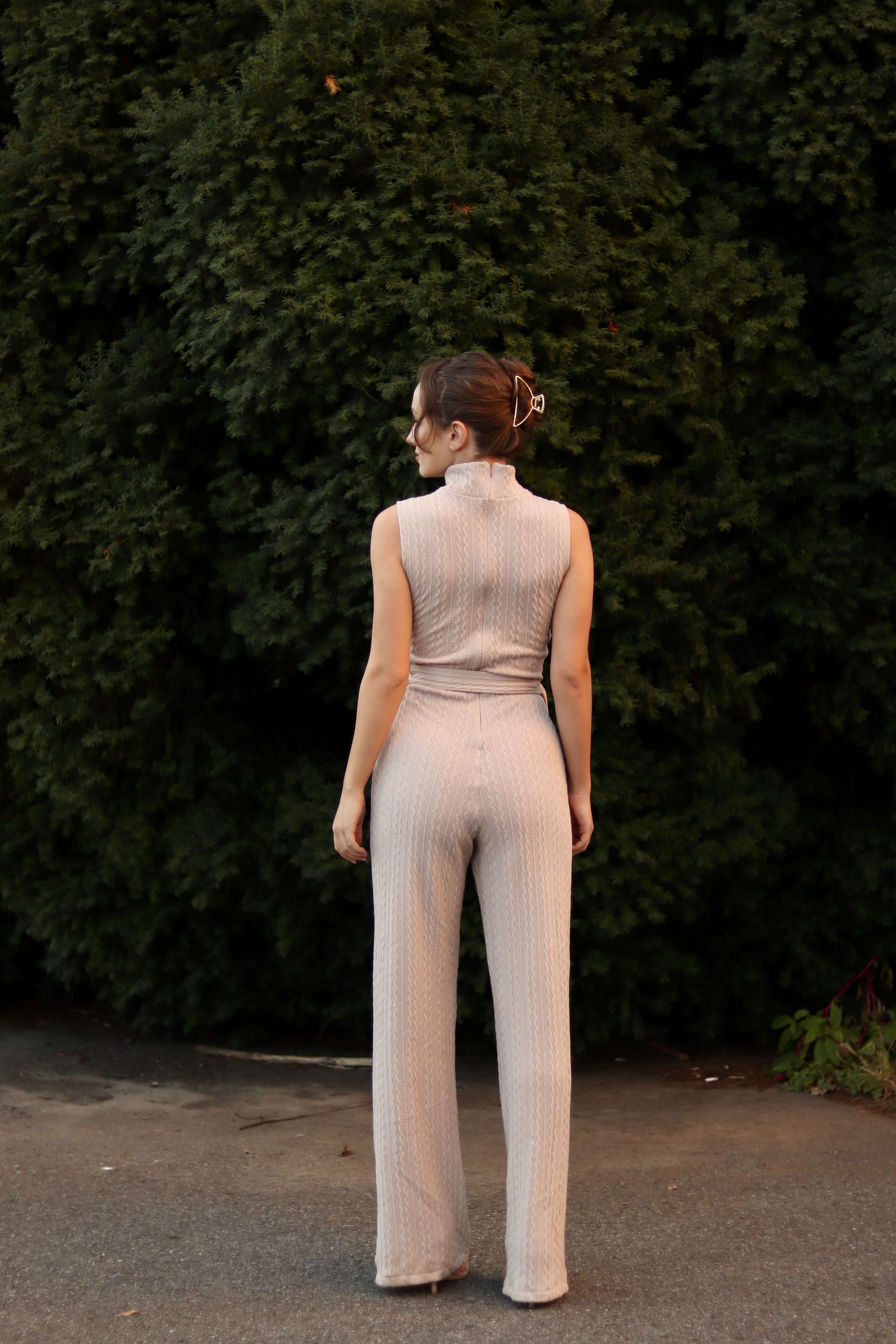 salopeta crem bej crosetata pantaloni lungi