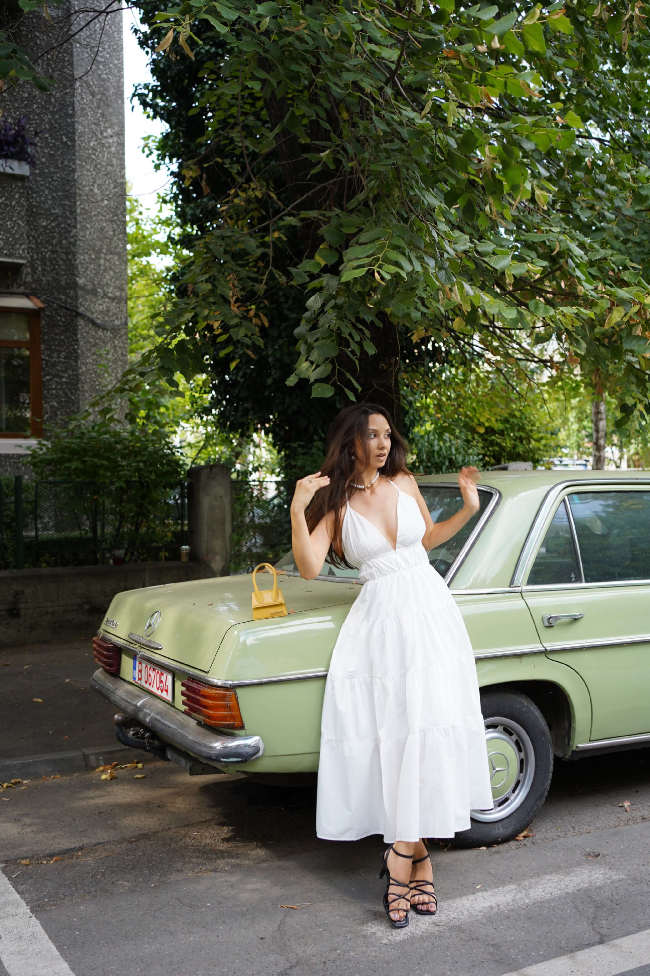 rochie alba lunga spate gol