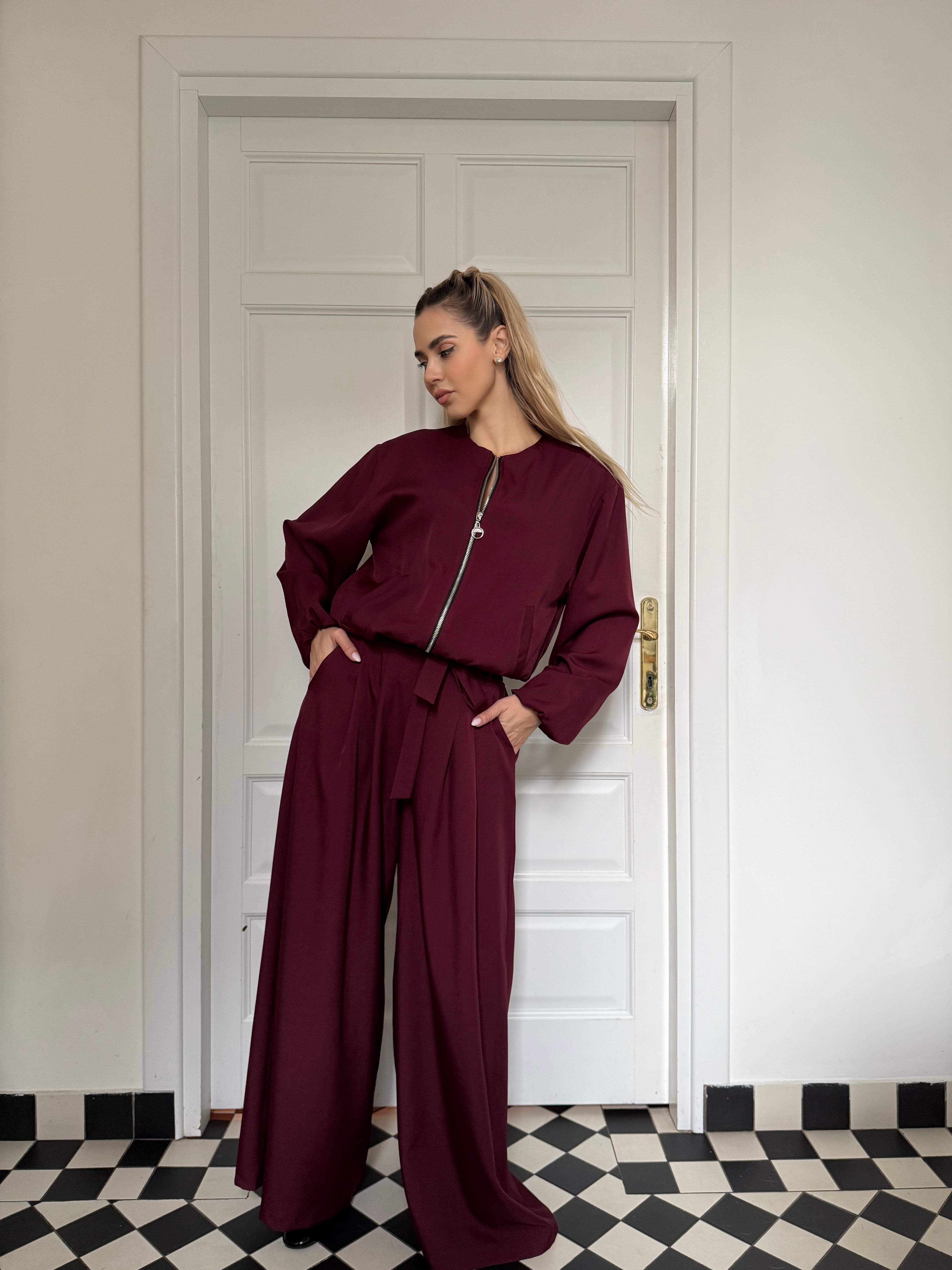 Costum Dama Elegant cu Jacheta Bomber si Pantaloni Palazzo Burgundy VOYAGEUSE