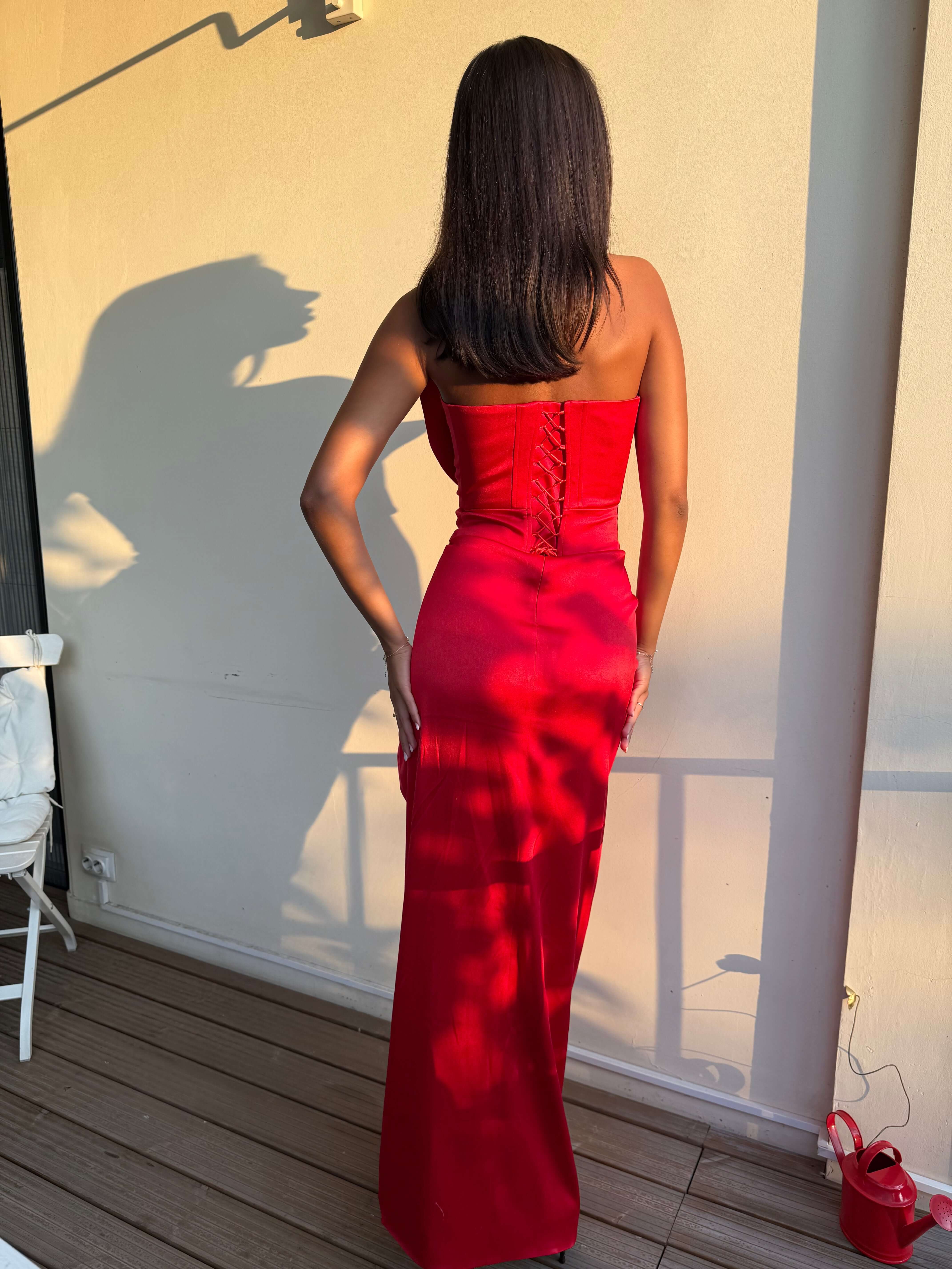 fusta cu decupaj rosie