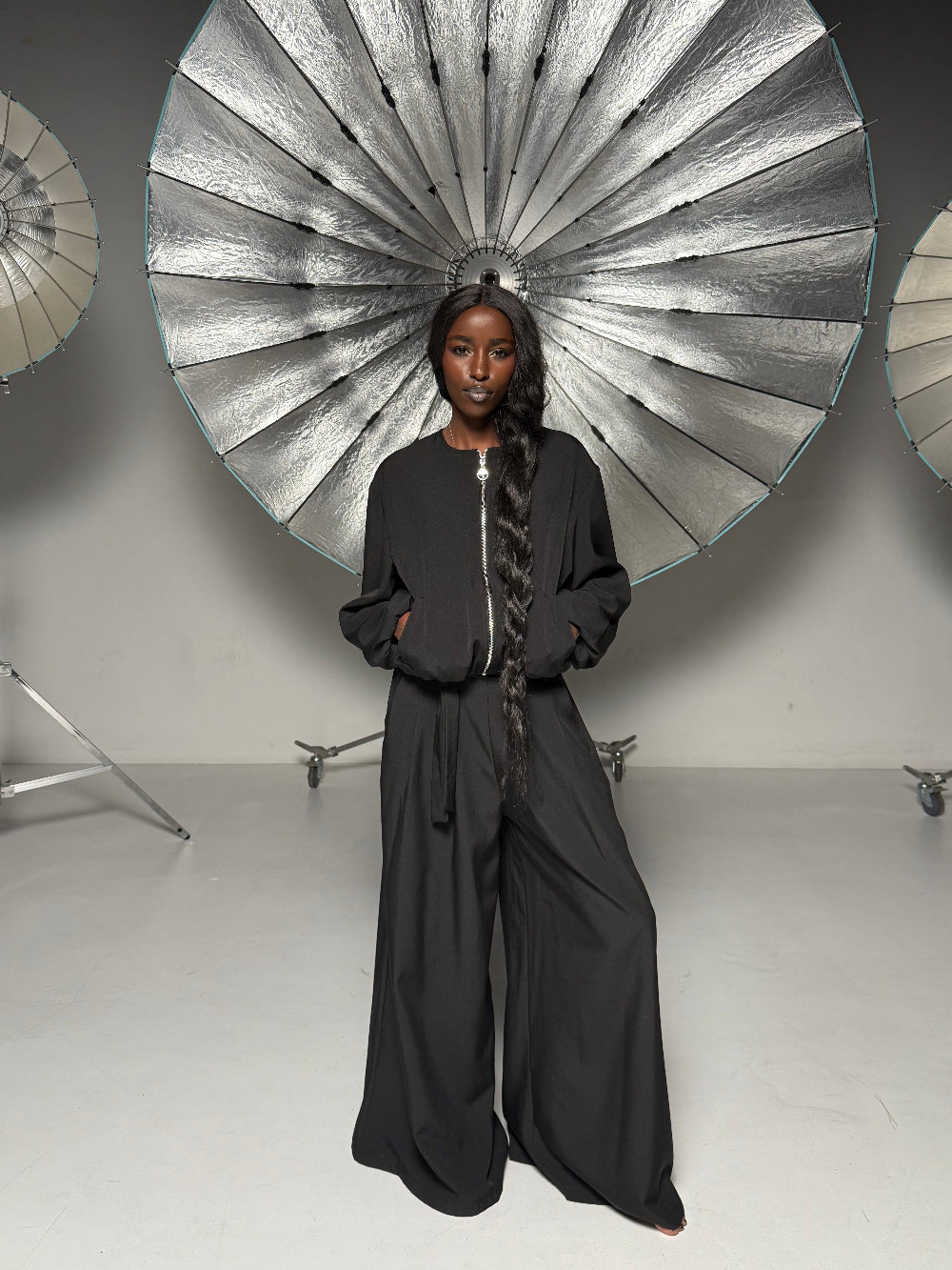 Costum Dama Elegant cu Jacheta Bomber si Pantaloni Palazzo, Negru VOYAGEUSE