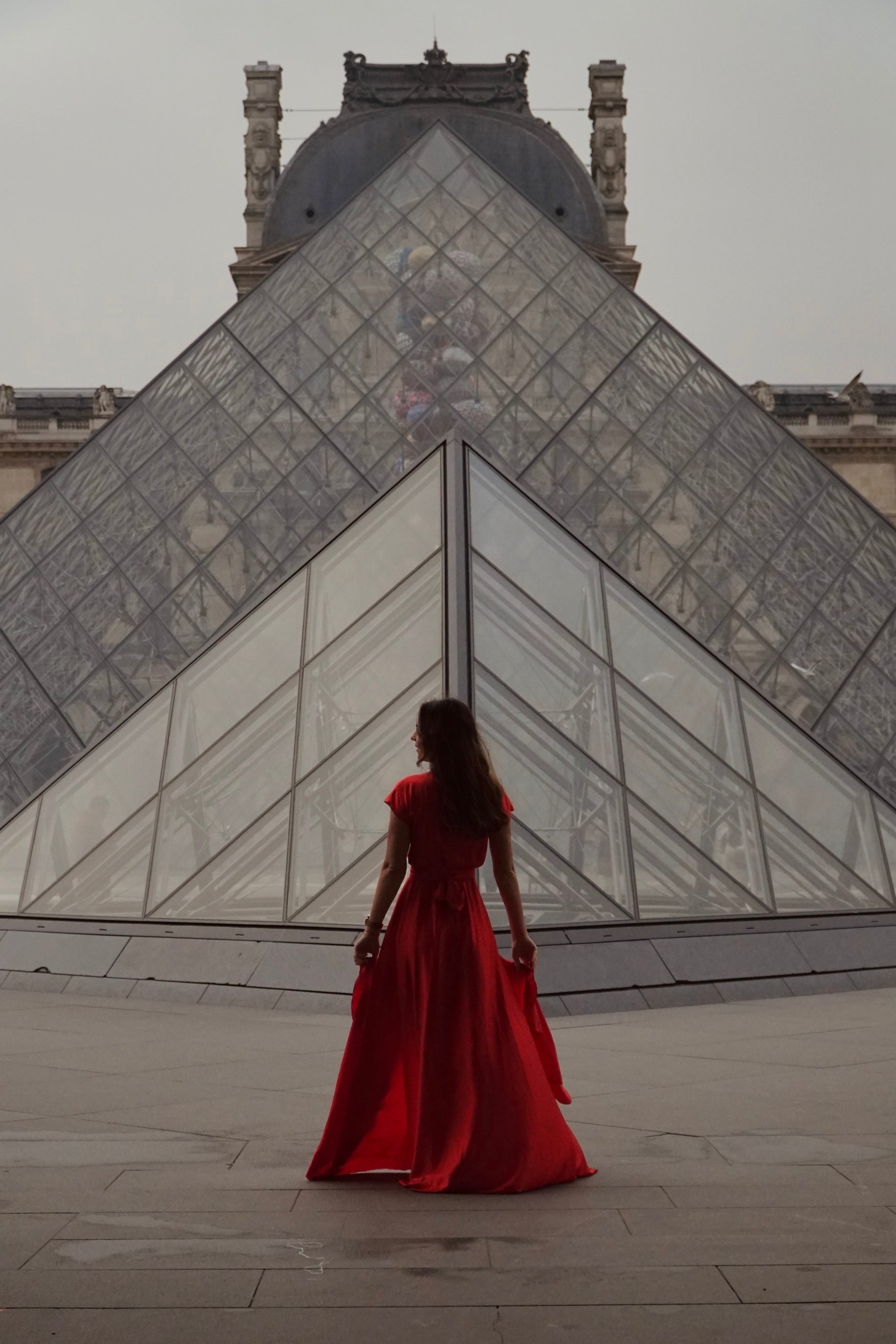 rochie lunga vaporoasa rosie cu cordon si volanase