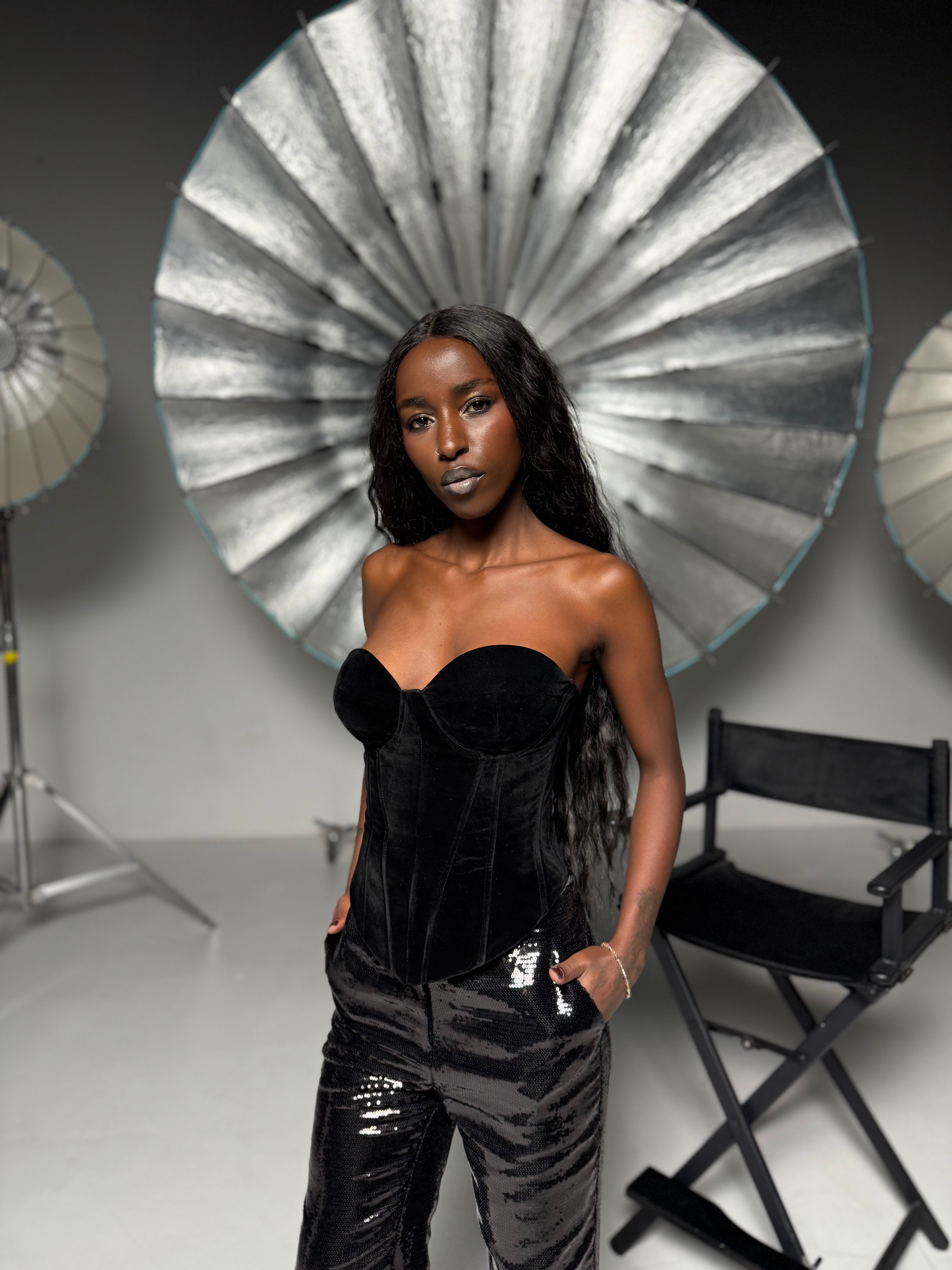 Corset cupe, catifea negra,  Dalia