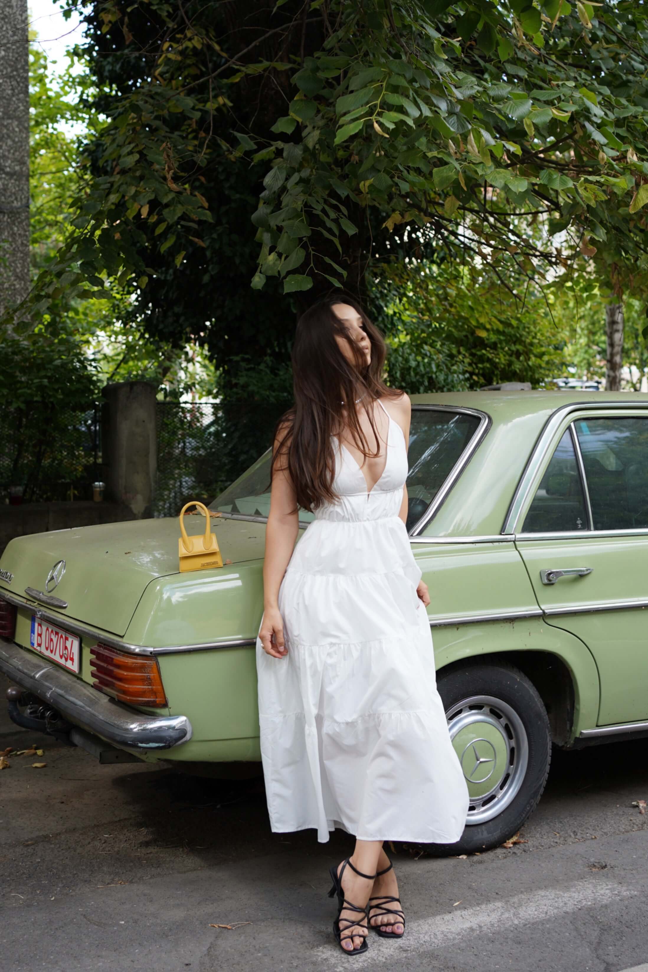 rochie alba lunga spate gol