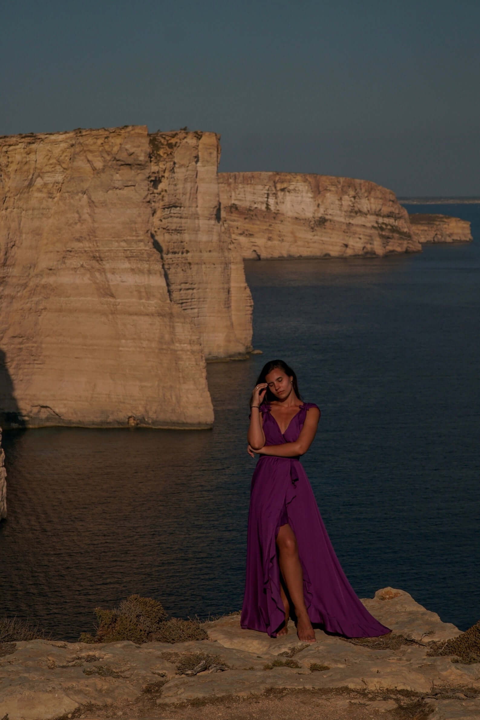 rochie lunga vaporoasa mov cu cordon si volanase