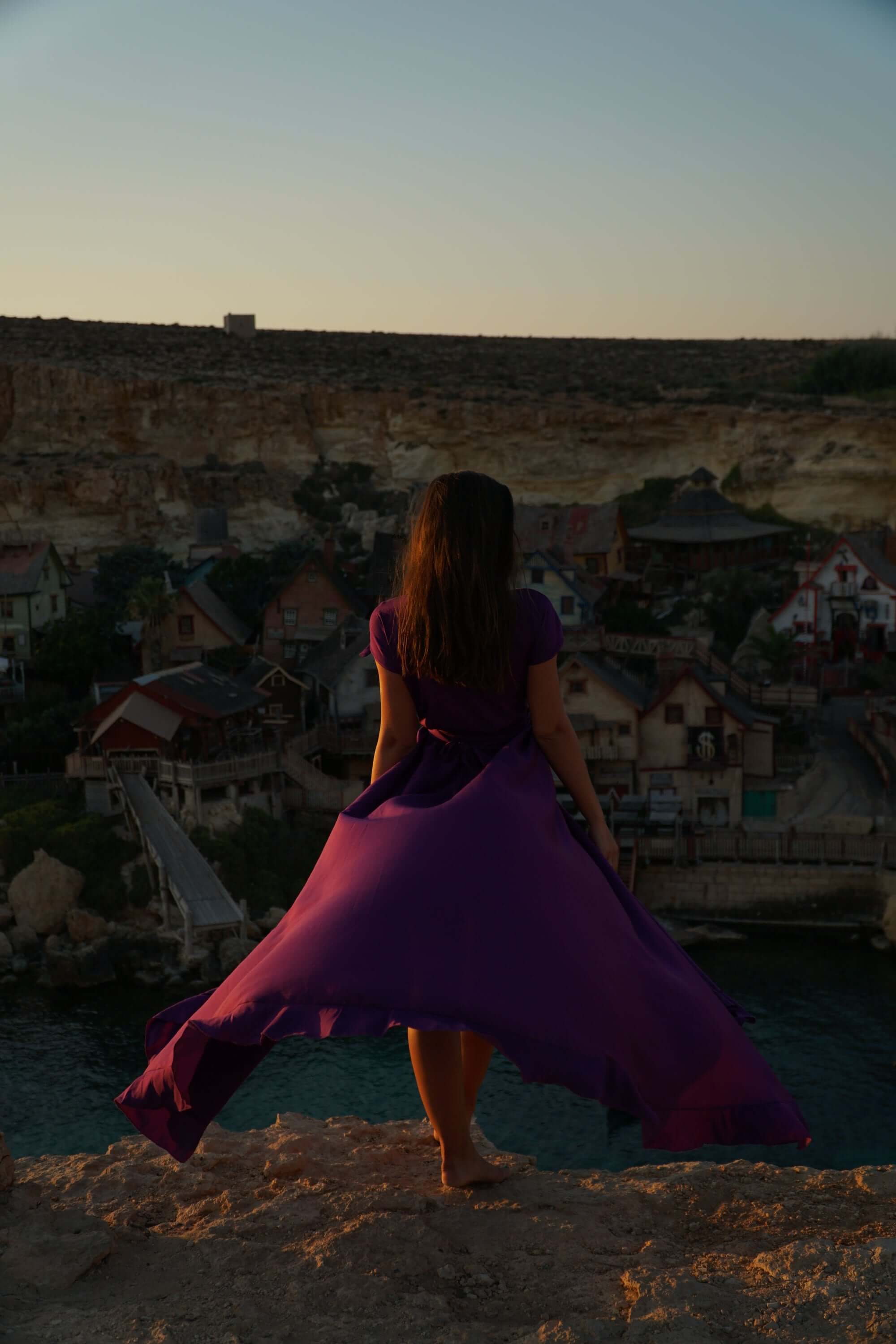 rochie lunga vaporoasa mov cu cordon si volanase