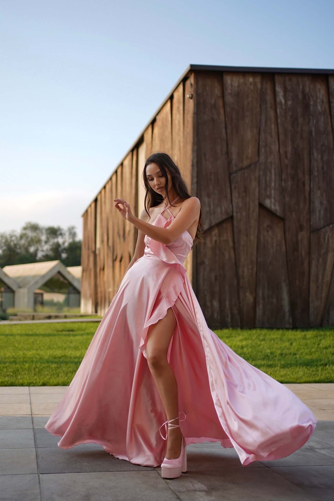 rochie lunga vaporoasa roz