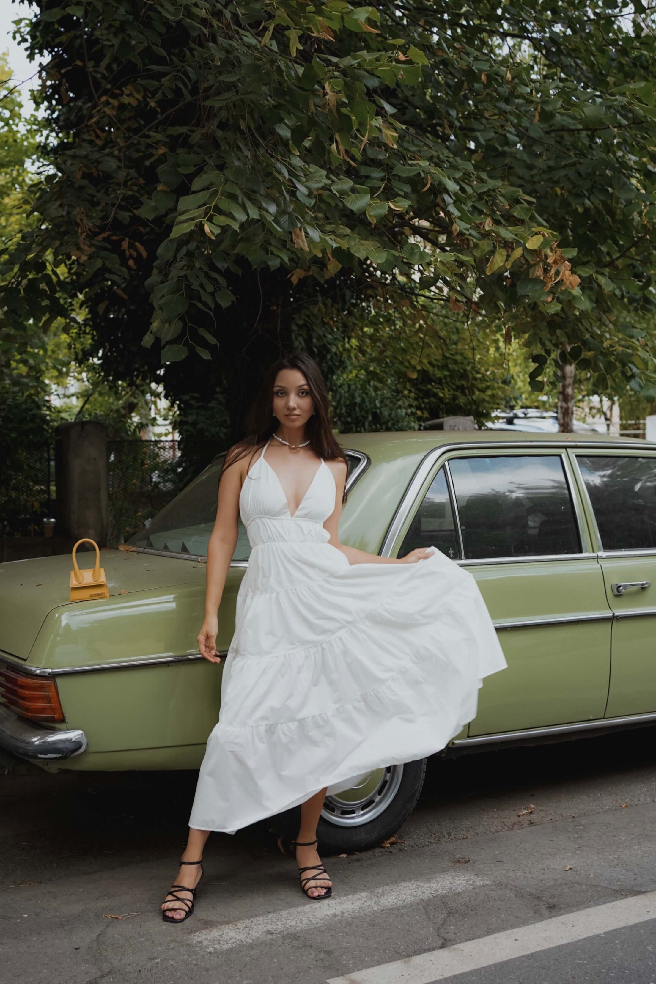 rochie alba lunga spate gol