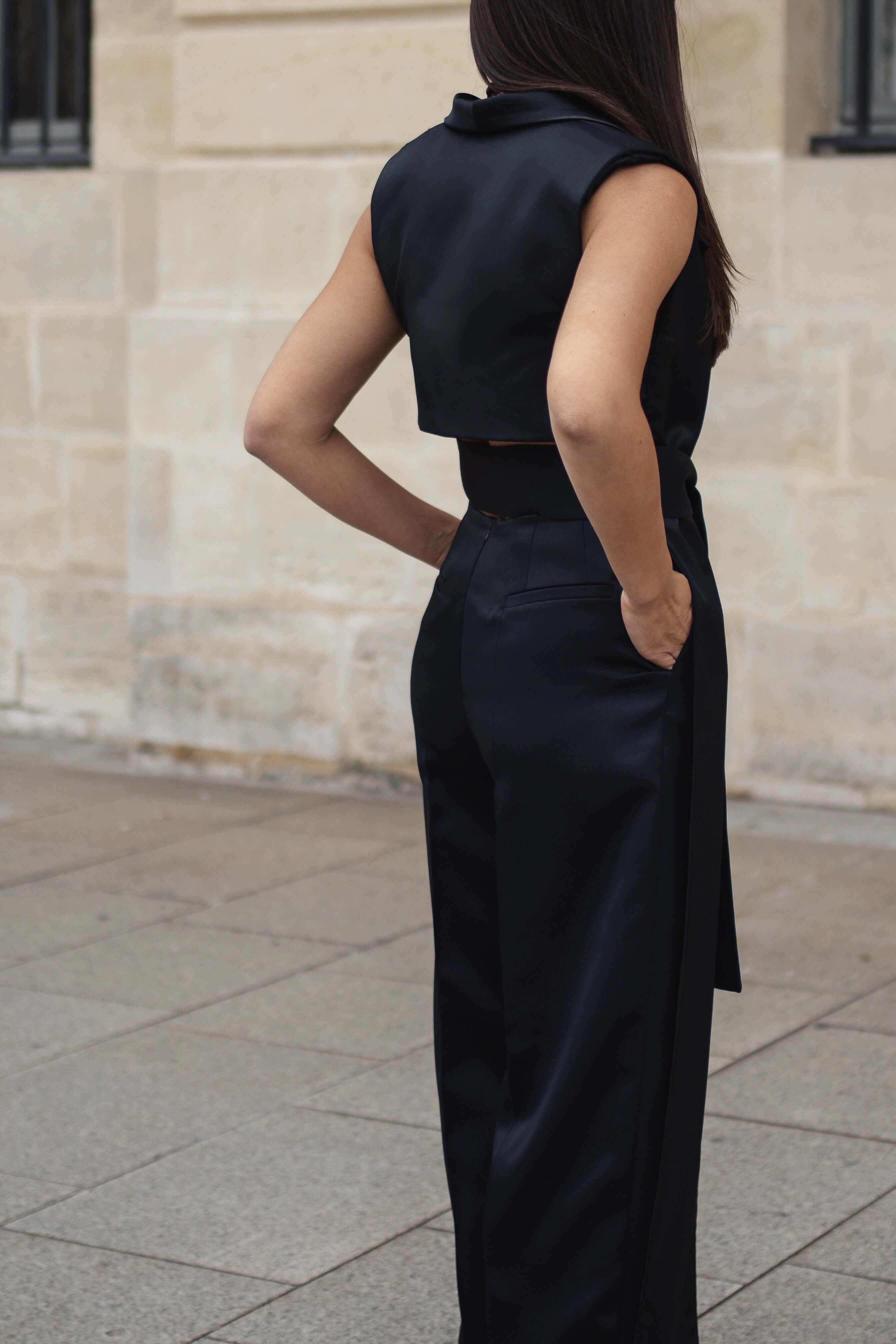 vesta dama neagra eleganta