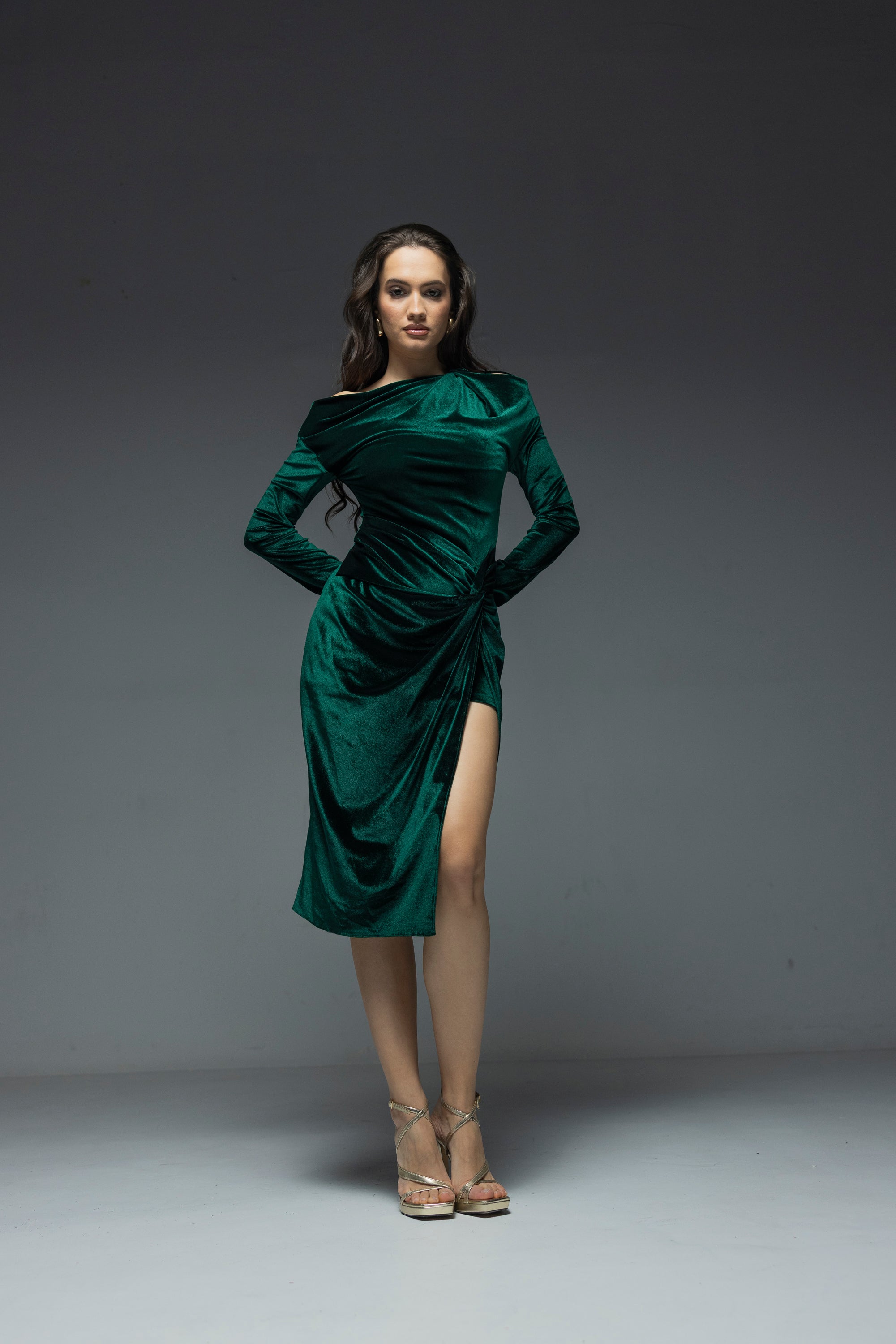 Rochie catifea cu drapaj, verde, Arlu