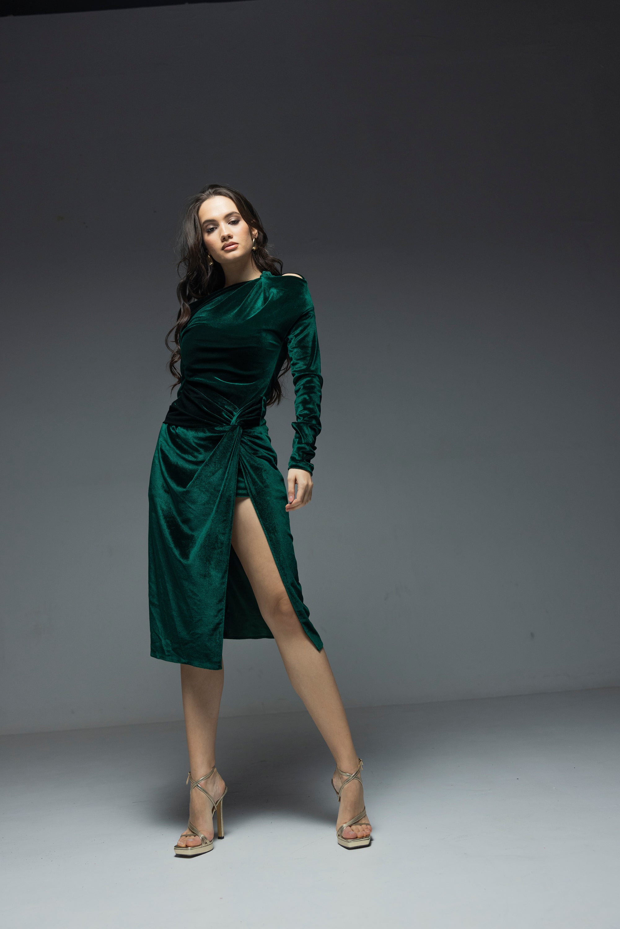 Rochie catifea cu drapaj, verde, Arlu