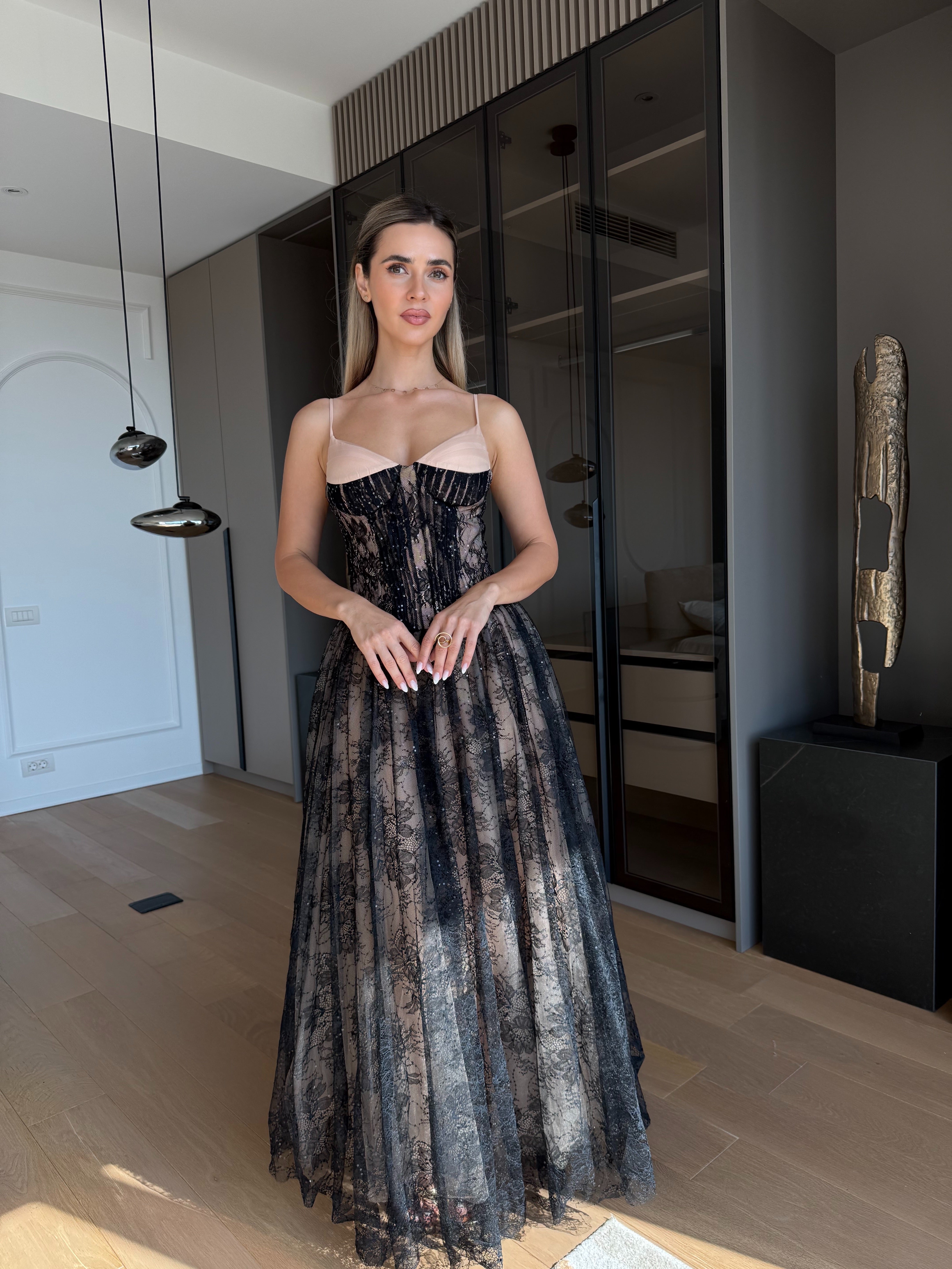Rochie midi elegantă din dantelă, cu bust tip corset, bretele fine și fustă amplă, Aveline Noire