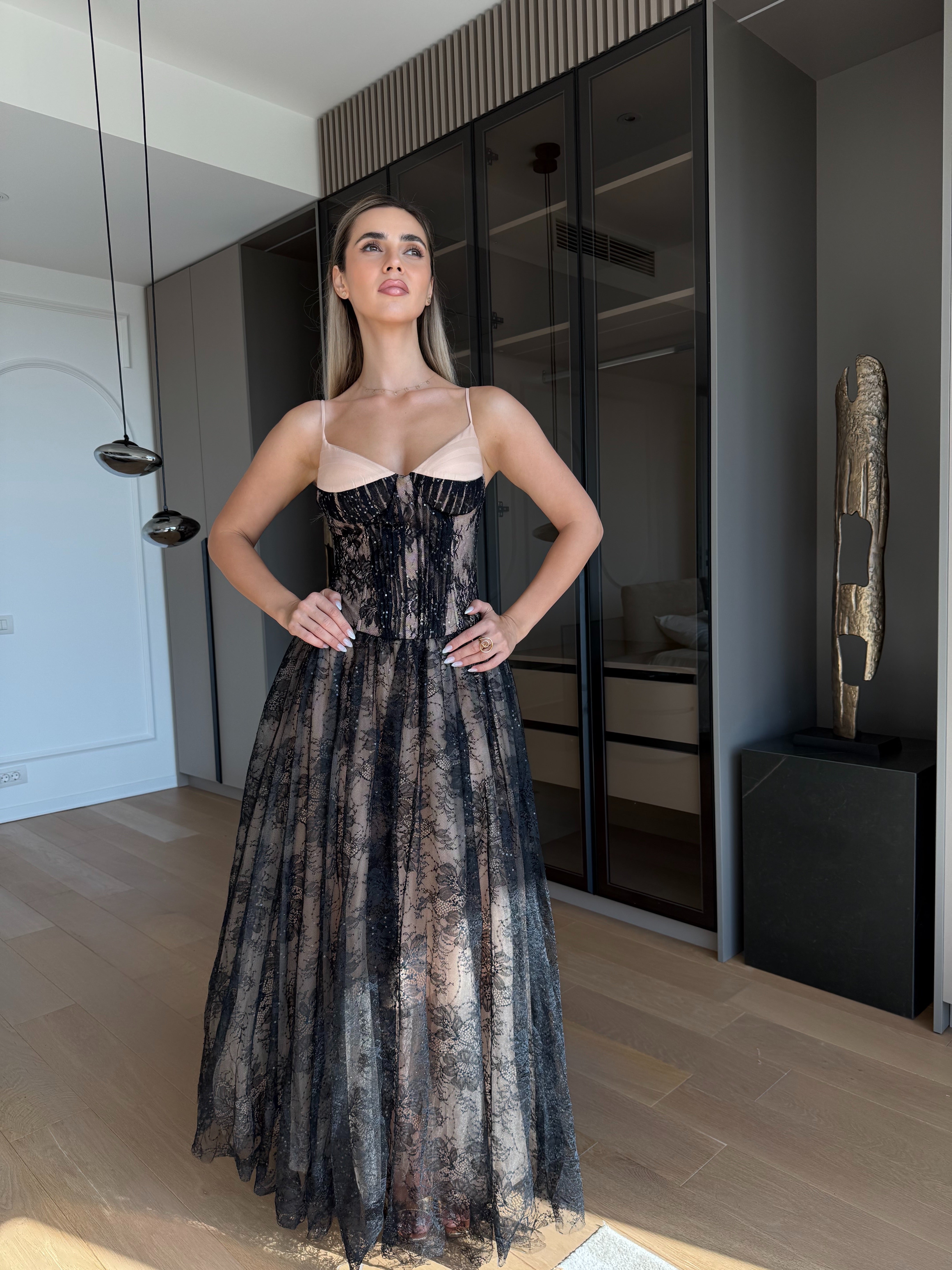 Rochie midi elegantă din dantelă, cu bust tip corset, bretele fine și fustă amplă, Aveline Noire