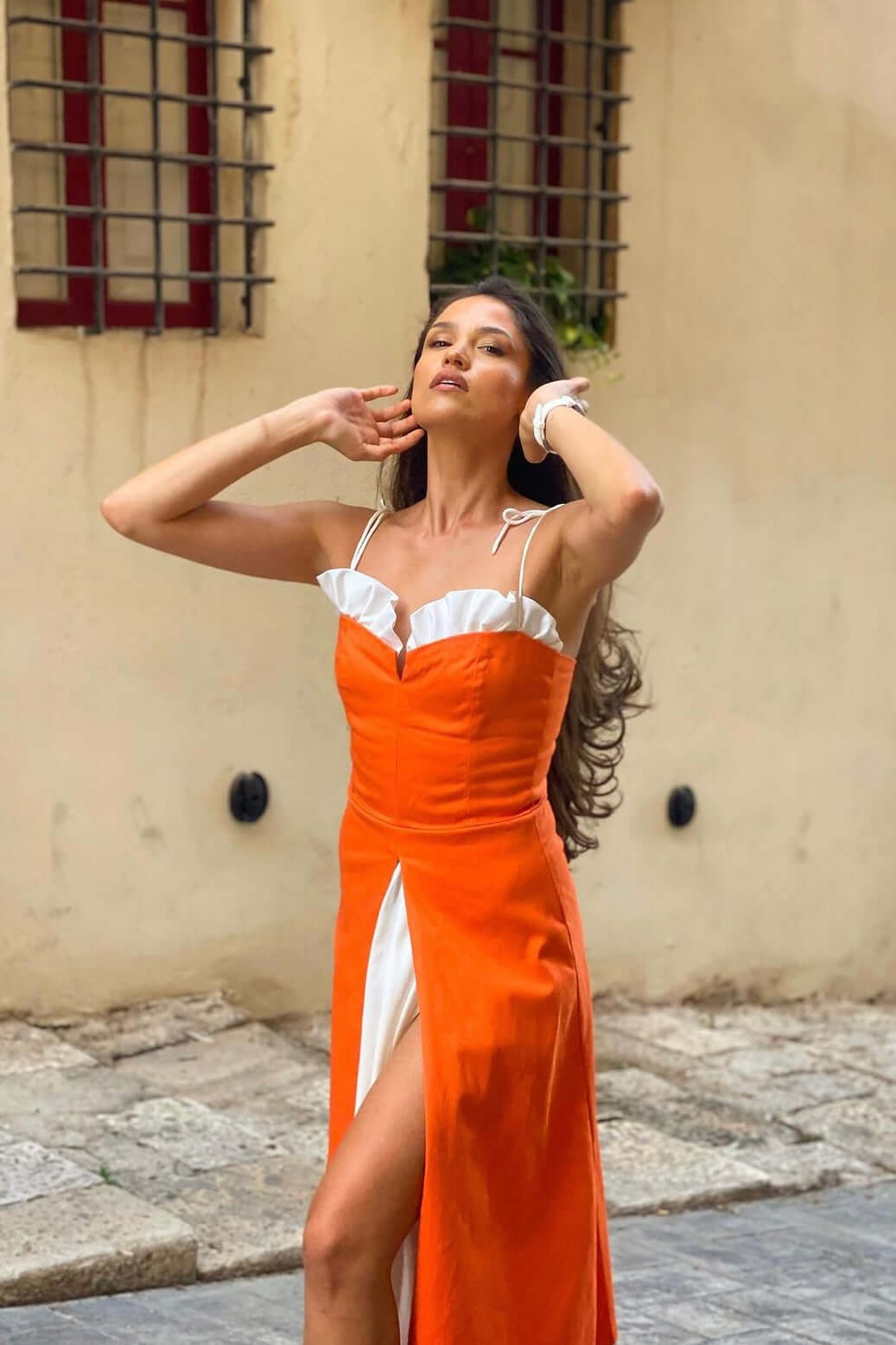 rochie portocalie cu corset si crapatura