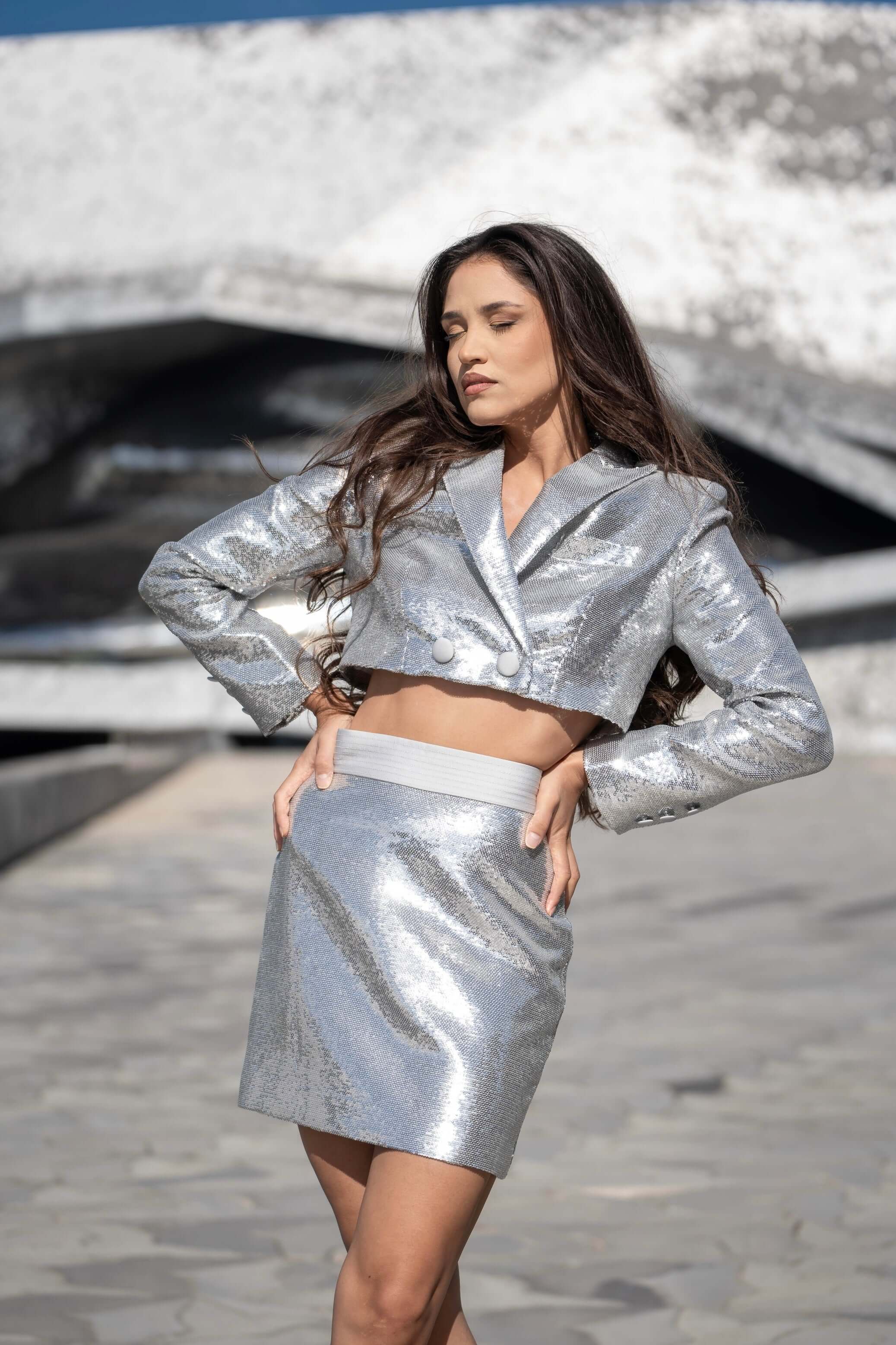 costum paiete sacou maneca lunga paiete fusta scurta paiete gri argintiu