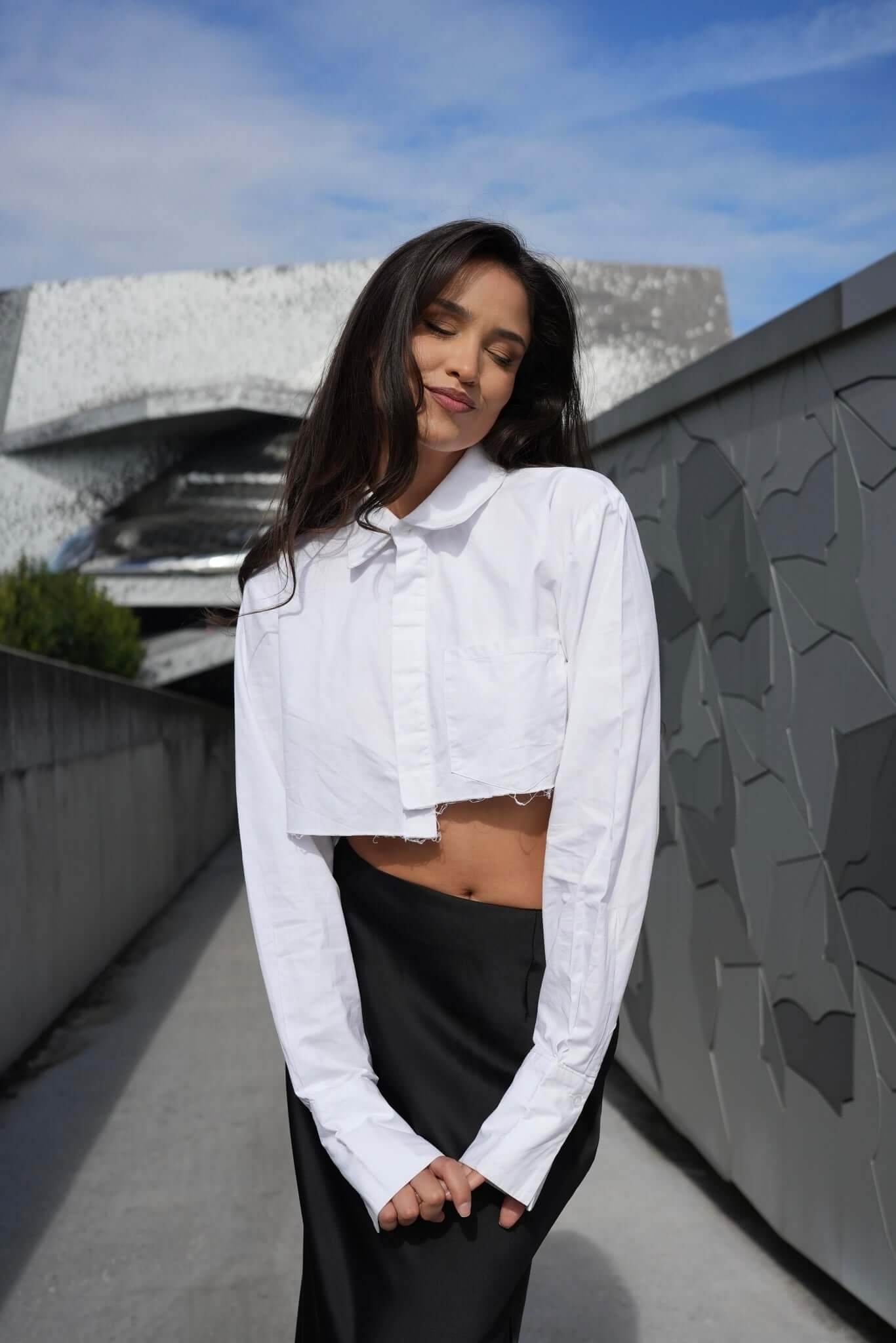 camasa alba scurta taiata cu maneca lunga